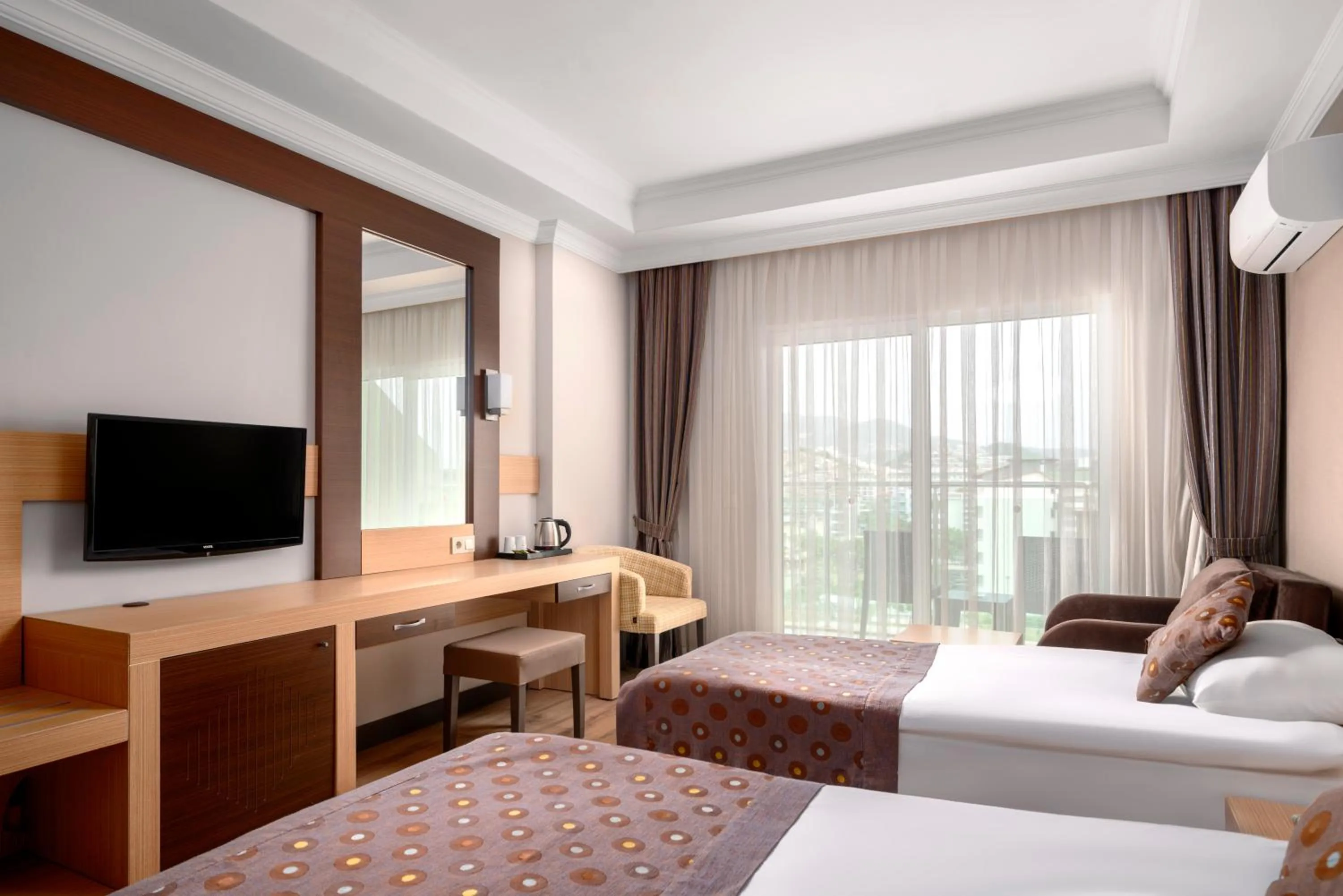 Photo of the whole room, Bed in Telatiye Resort Hotel