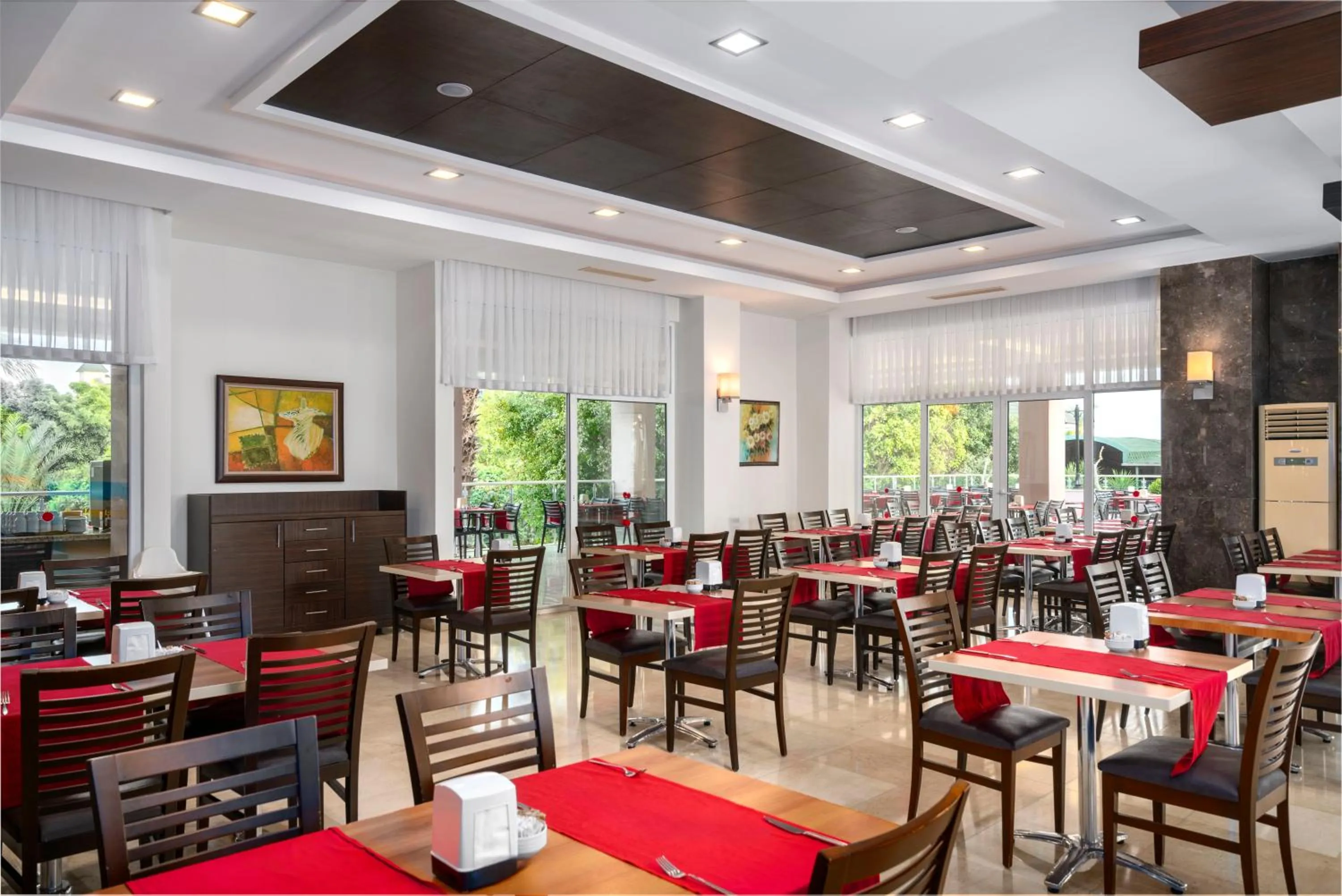 Restaurant/places to eat in Telatiye Resort Hotel