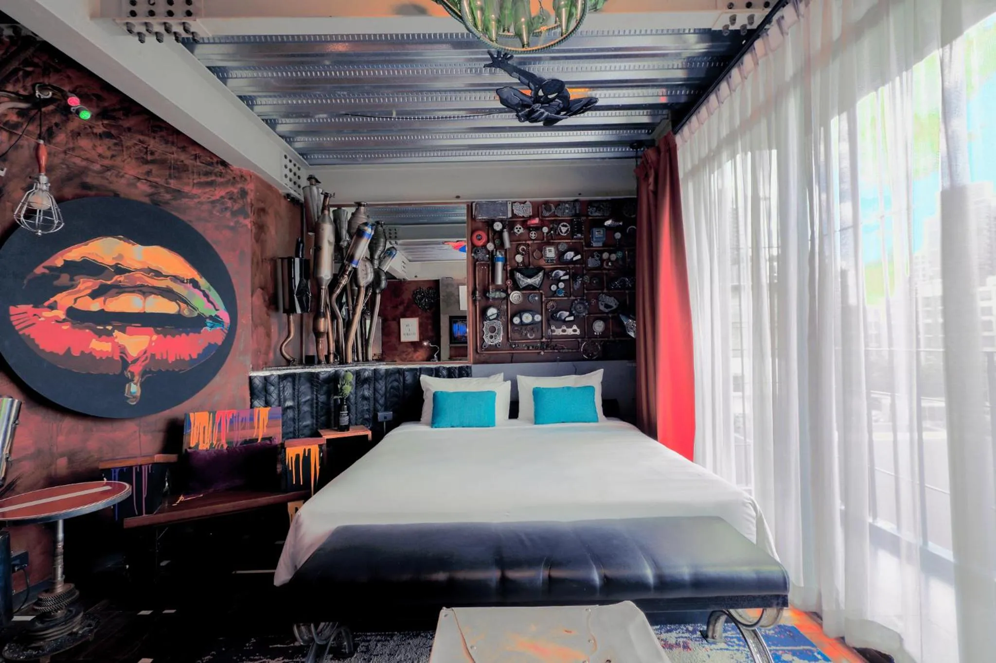 Bed in MeStyle Garage Hotel