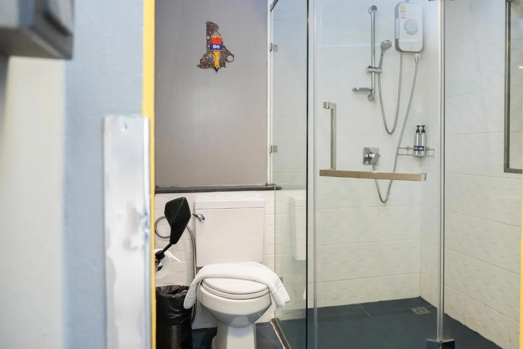 Shower in MeStyle Garage Hotel