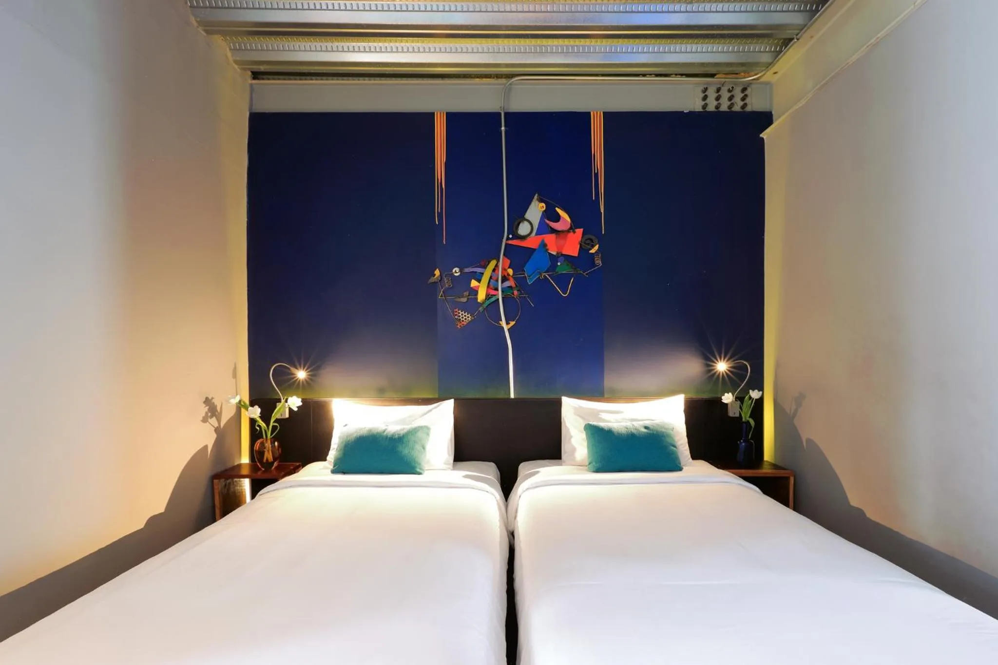 Bed in MeStyle Garage Hotel