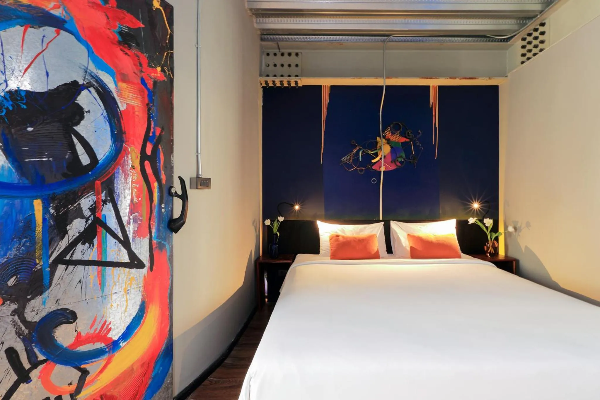 Bed in MeStyle Garage Hotel