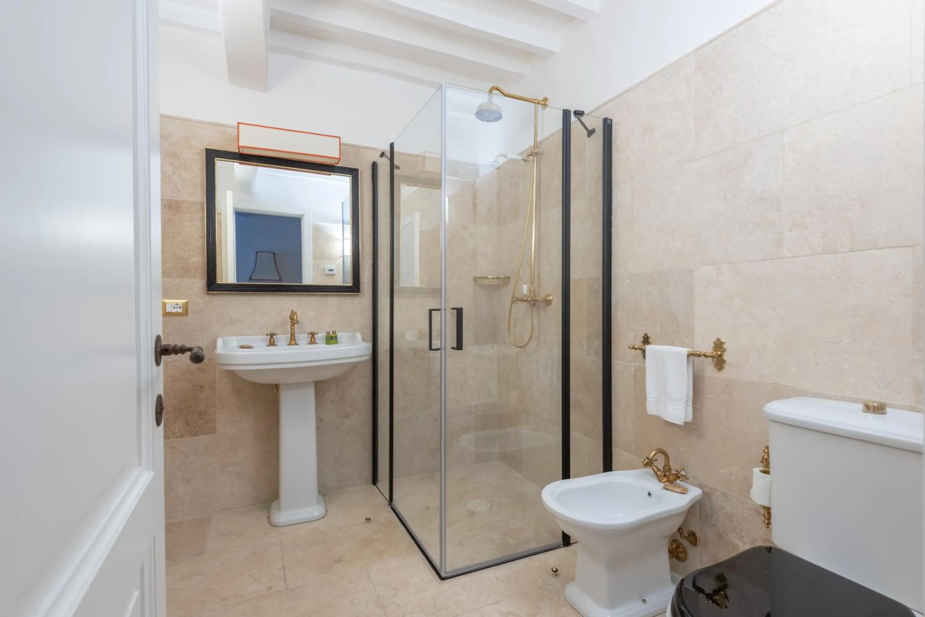 Bathroom in Castello Di Meleto