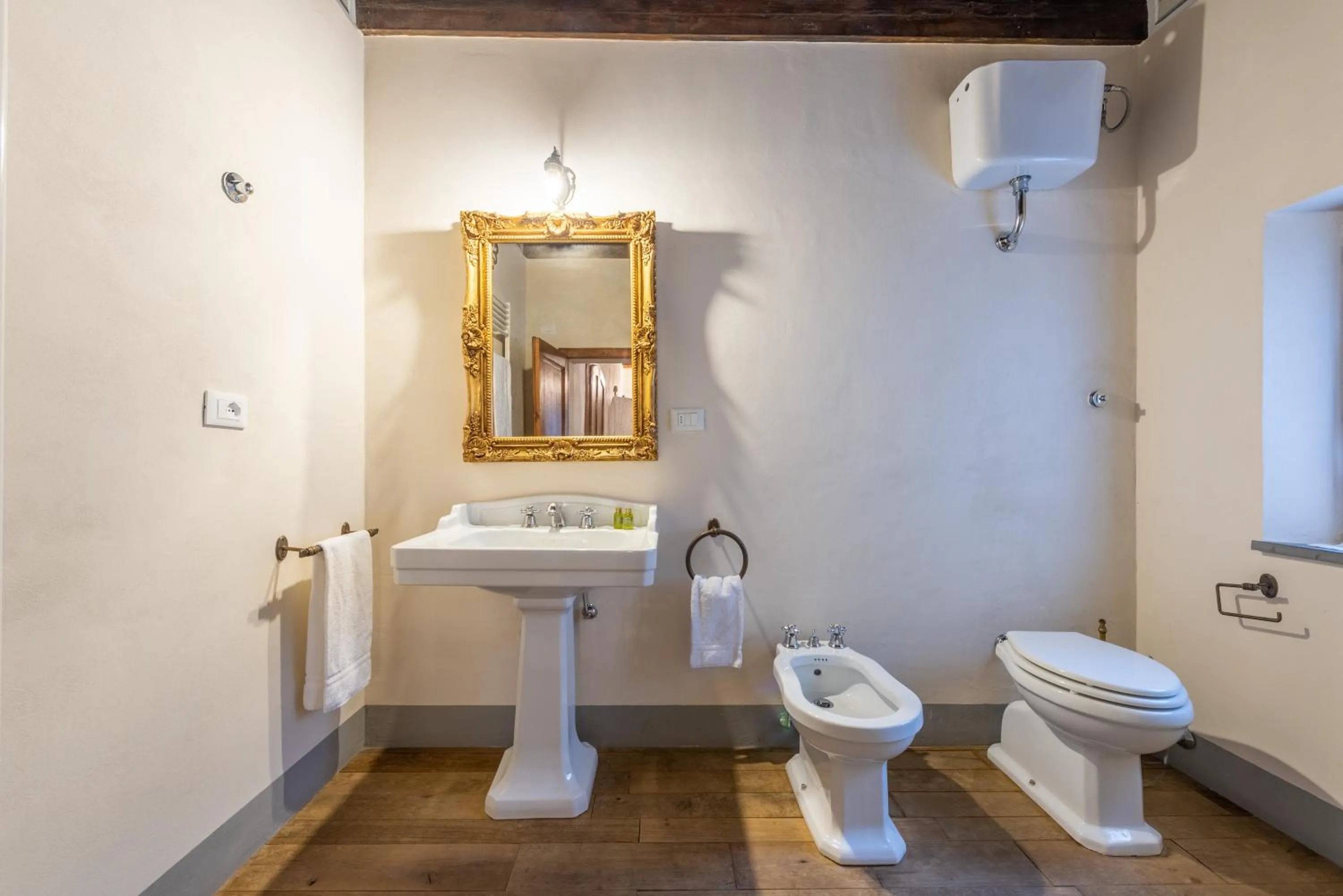 Bathroom in Castello Di Meleto