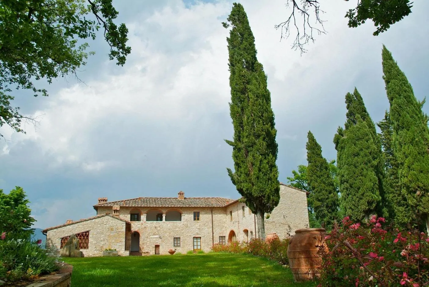 Property building in Castello Di Meleto