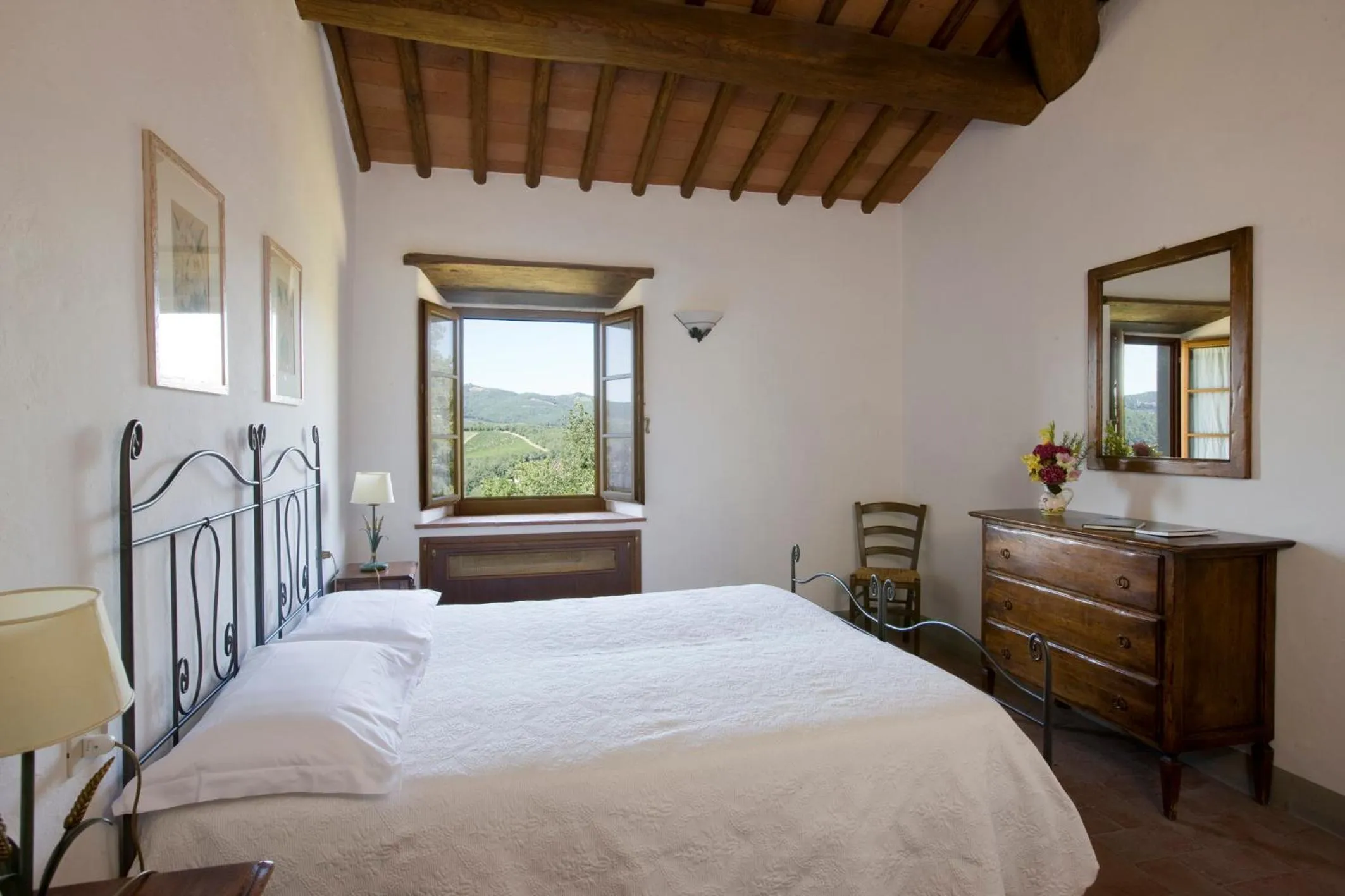 Photo of the whole room, Bed in Castello Di Meleto