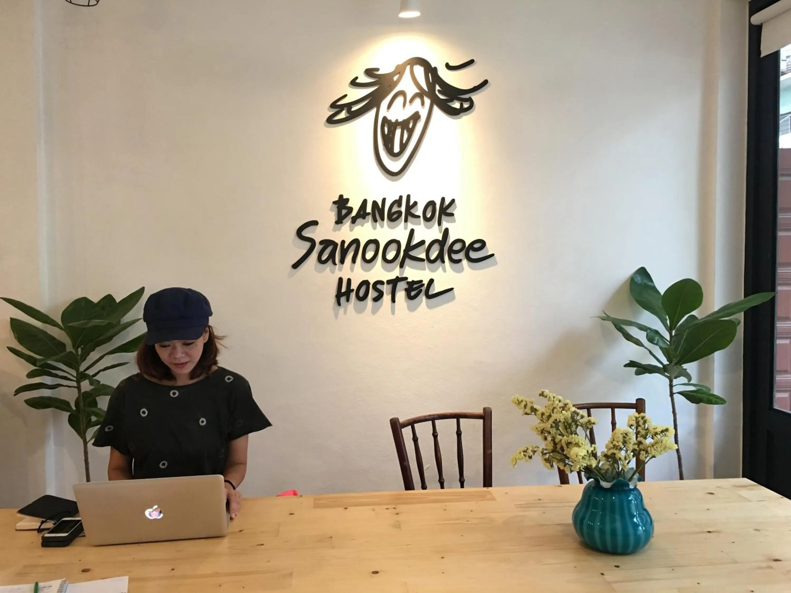 Living room in Bangkok Sanookdee Hostel