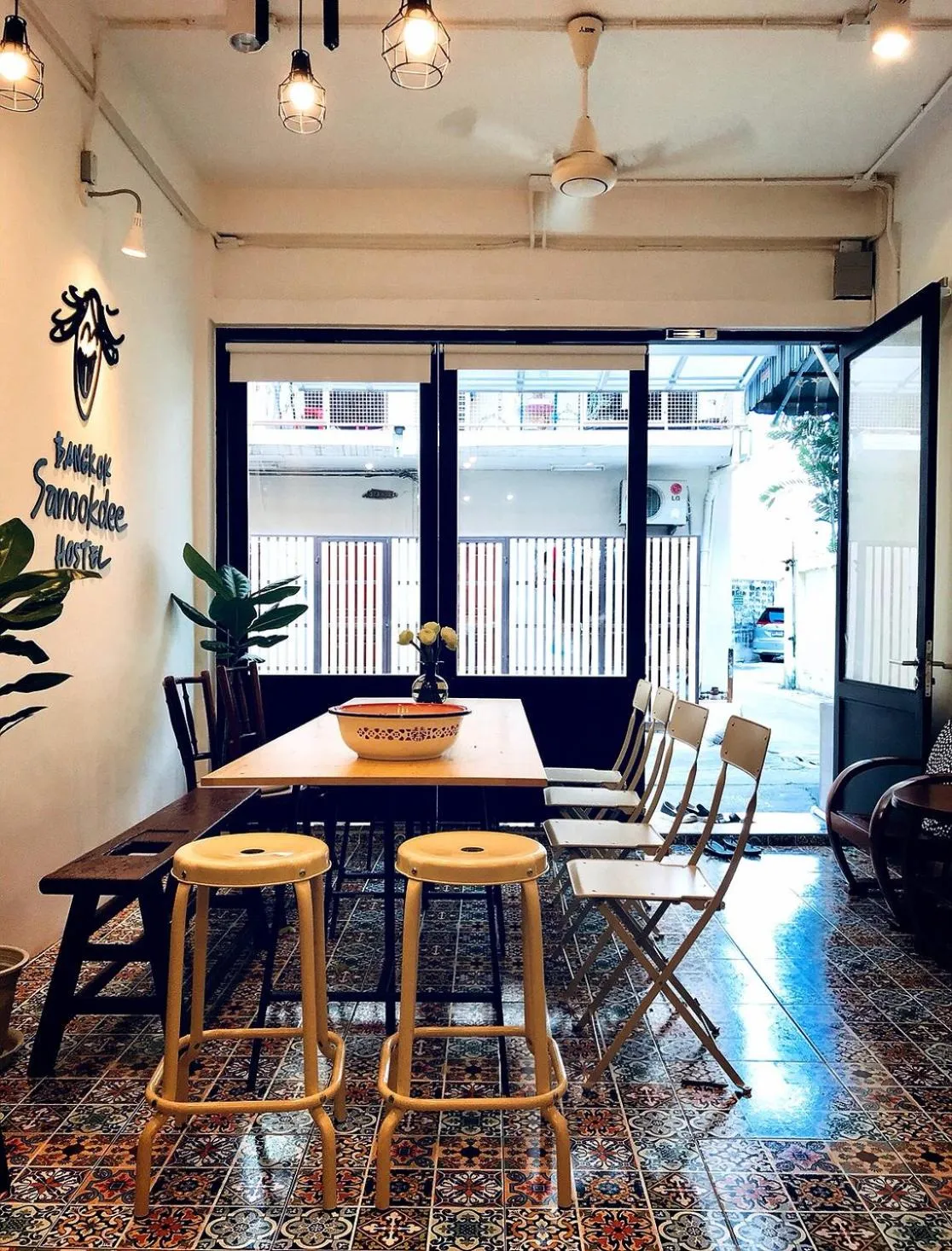 Restaurant/places to eat in Bangkok Sanookdee Hostel