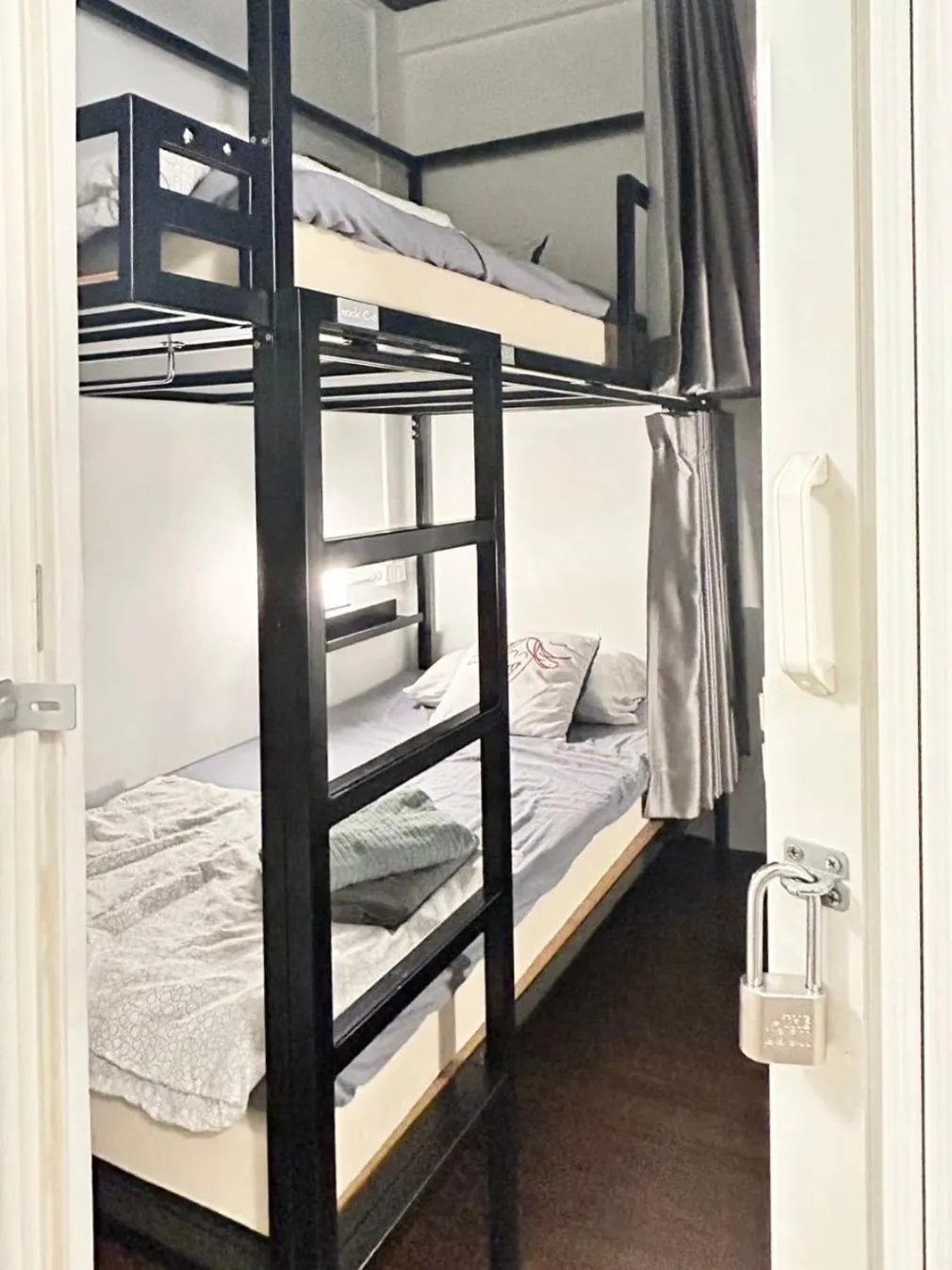 Bed in Bangkok Sanookdee Hostel