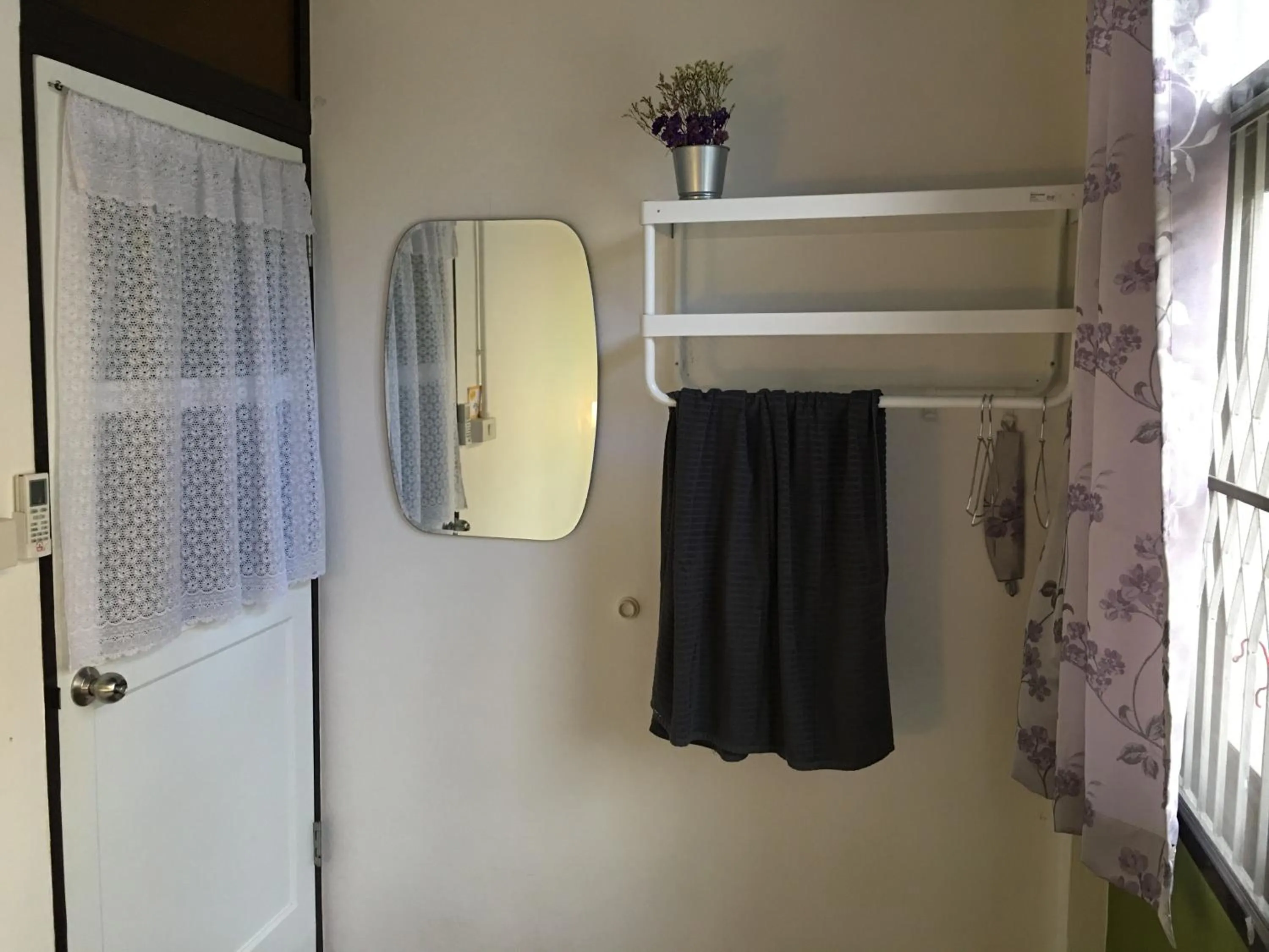 Photo of the whole room in Bangkok Sanookdee Hostel