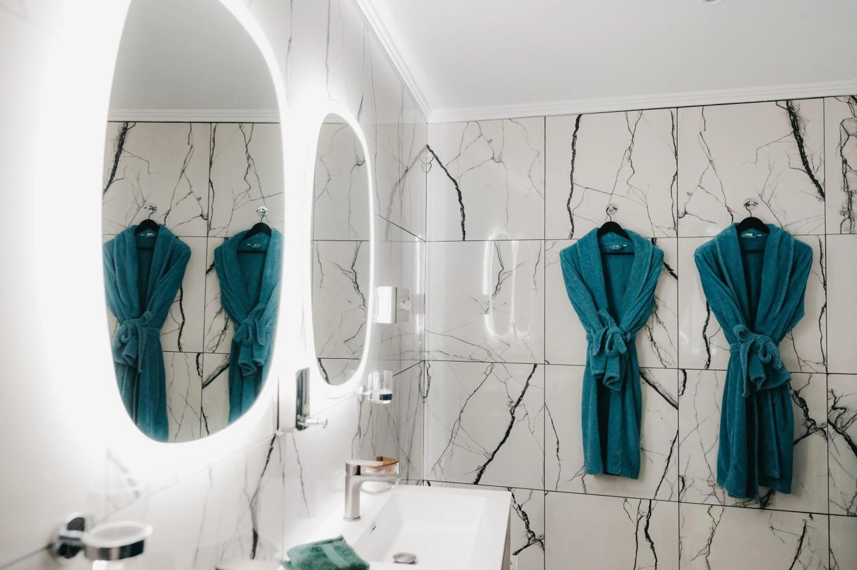 Shower in La Belle Endormie B&B French Guest house