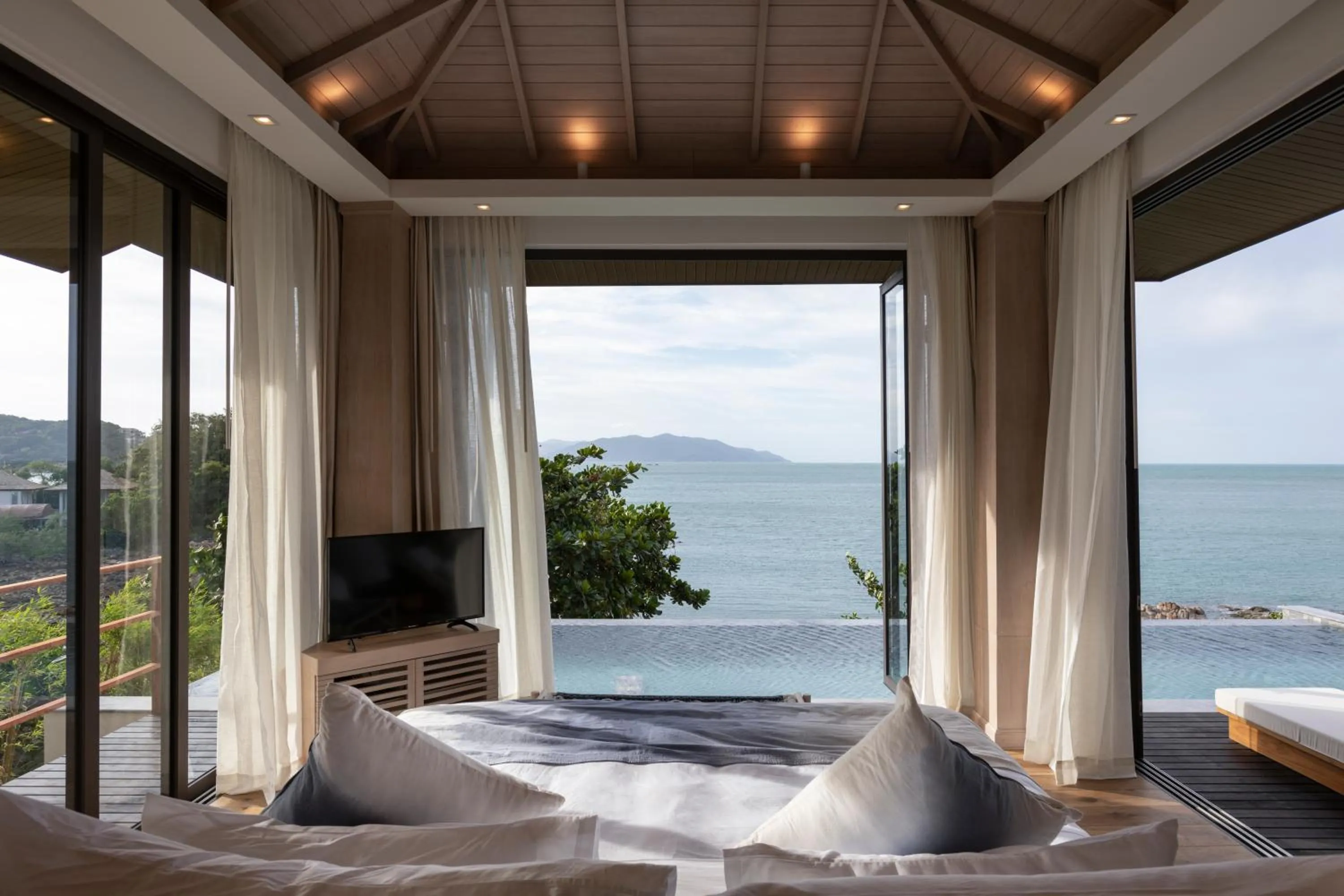 Bed in Cape Fahn Hotel - Private Islands Samui