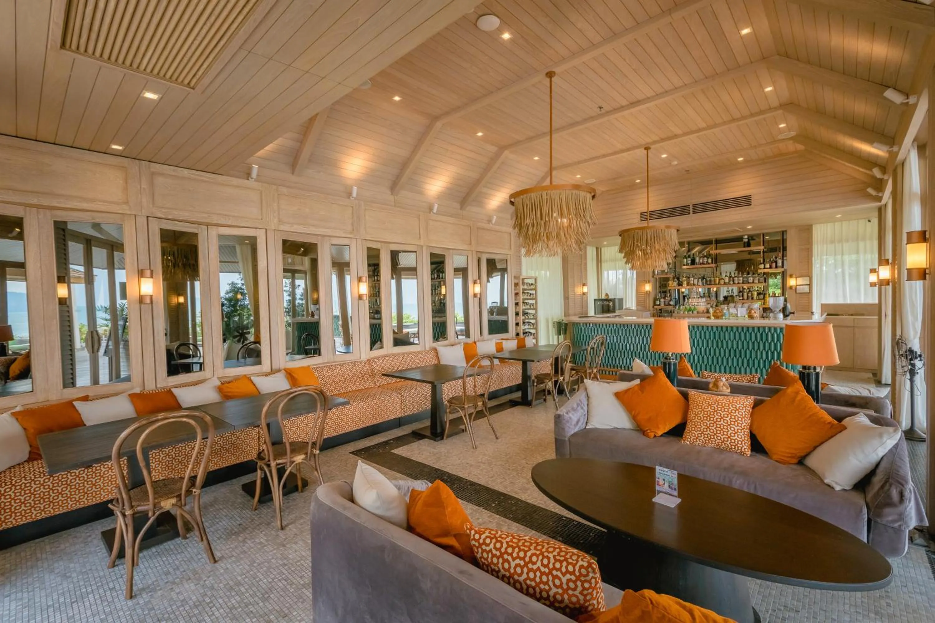 Lounge or bar in Cape Fahn Hotel - Private Islands Samui
