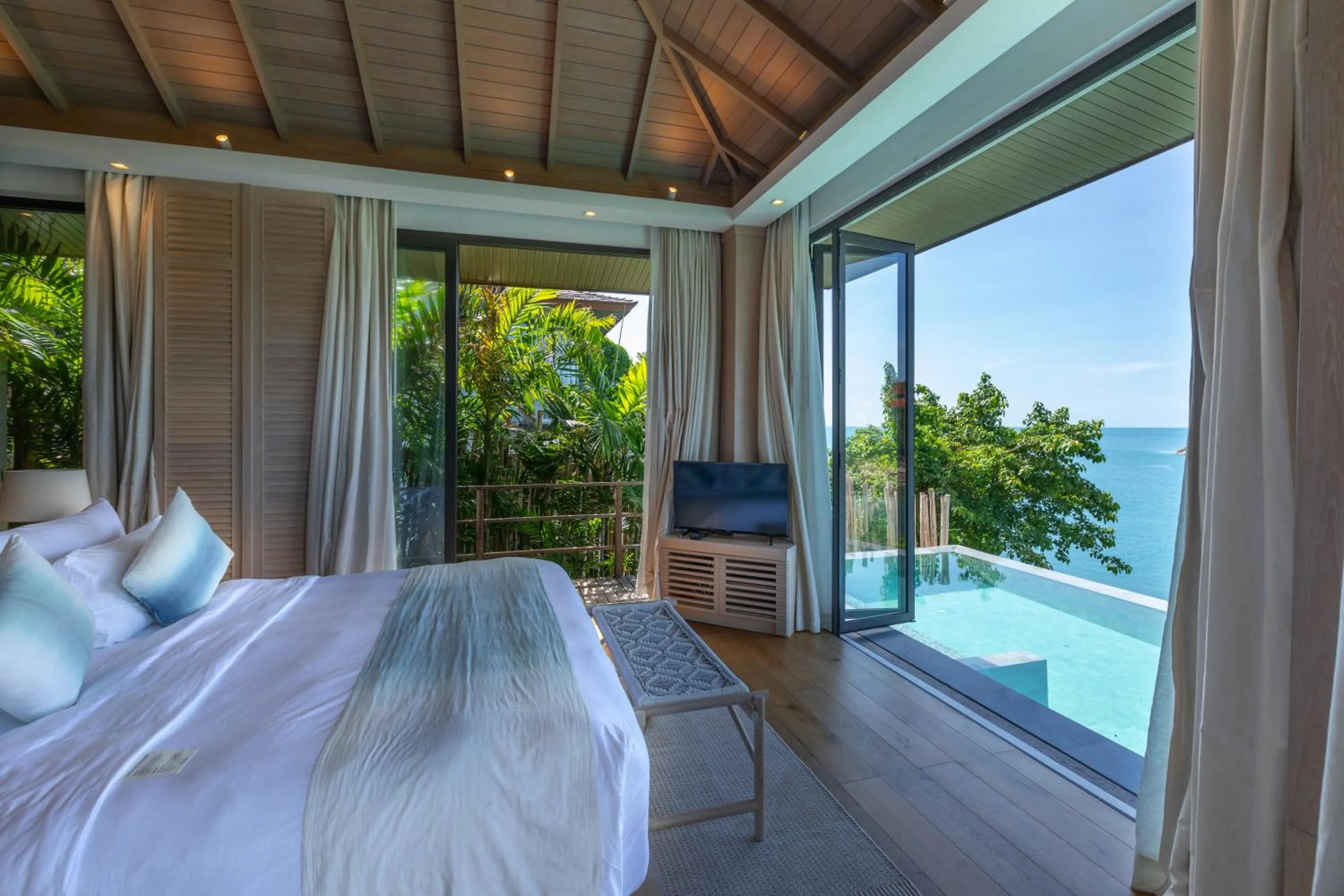Communal lounge/ TV room, Bed in Cape Fahn Hotel - Private Islands Samui