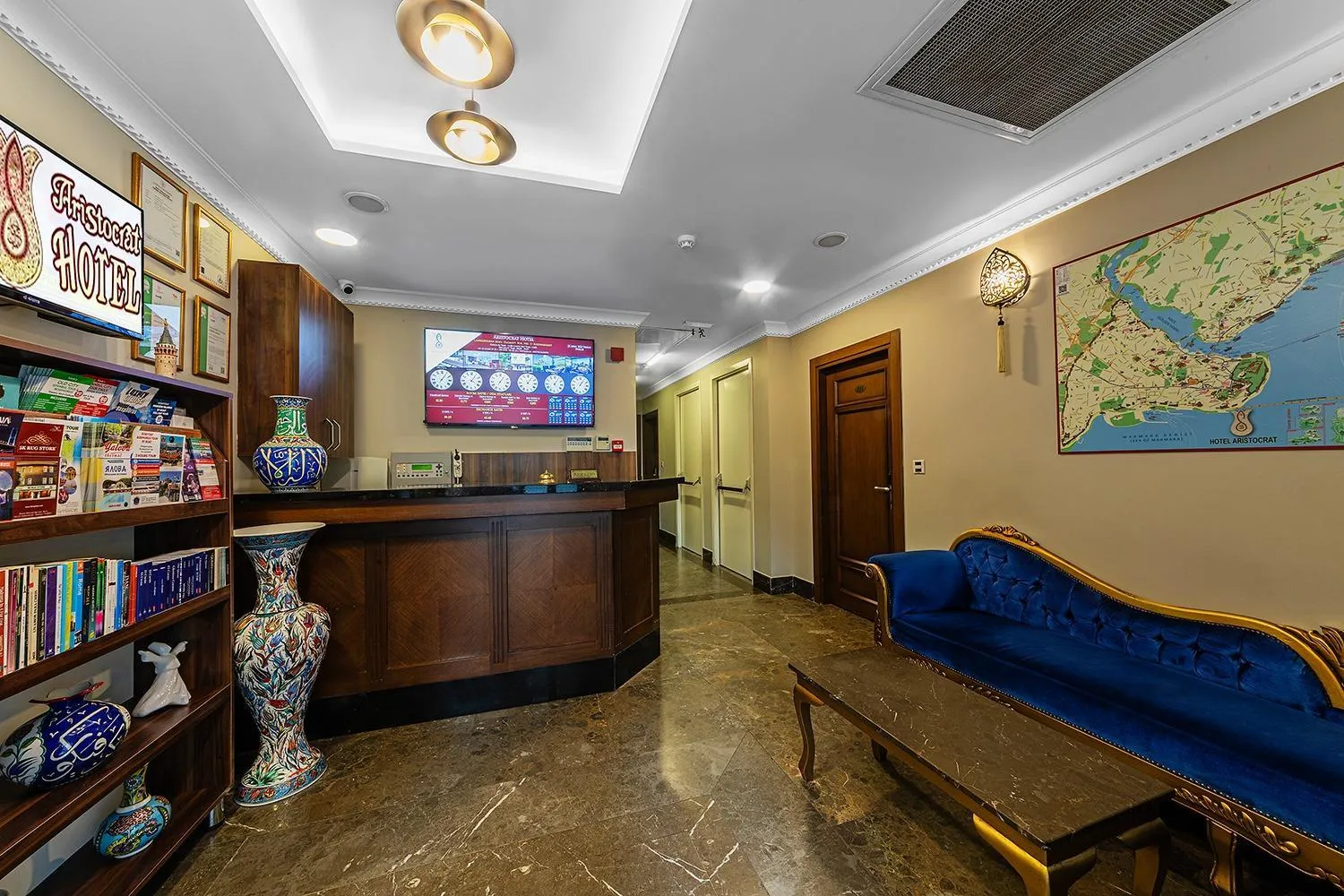 Lobby or reception in Aristocrat Hotel