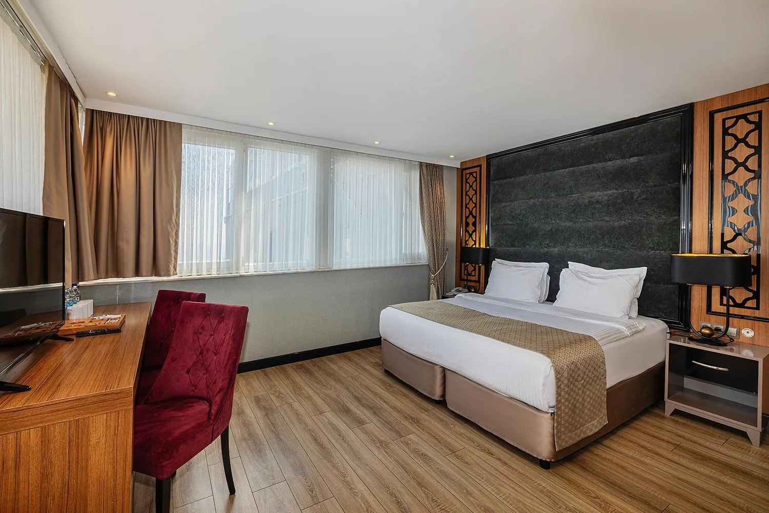 Bed in Aristocrat Hotel