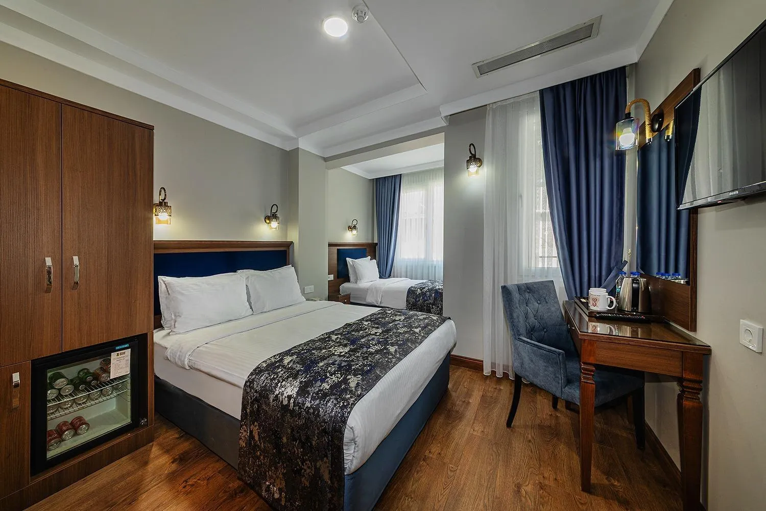 Bed in Aristocrat Hotel