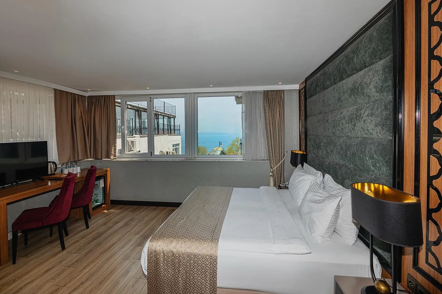 Bed in Aristocrat Hotel