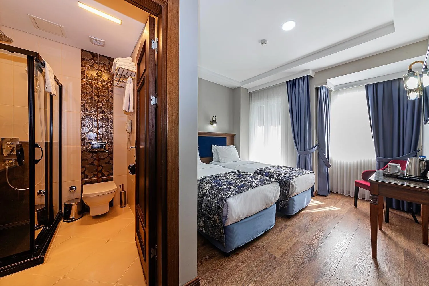 Bed in Aristocrat Hotel