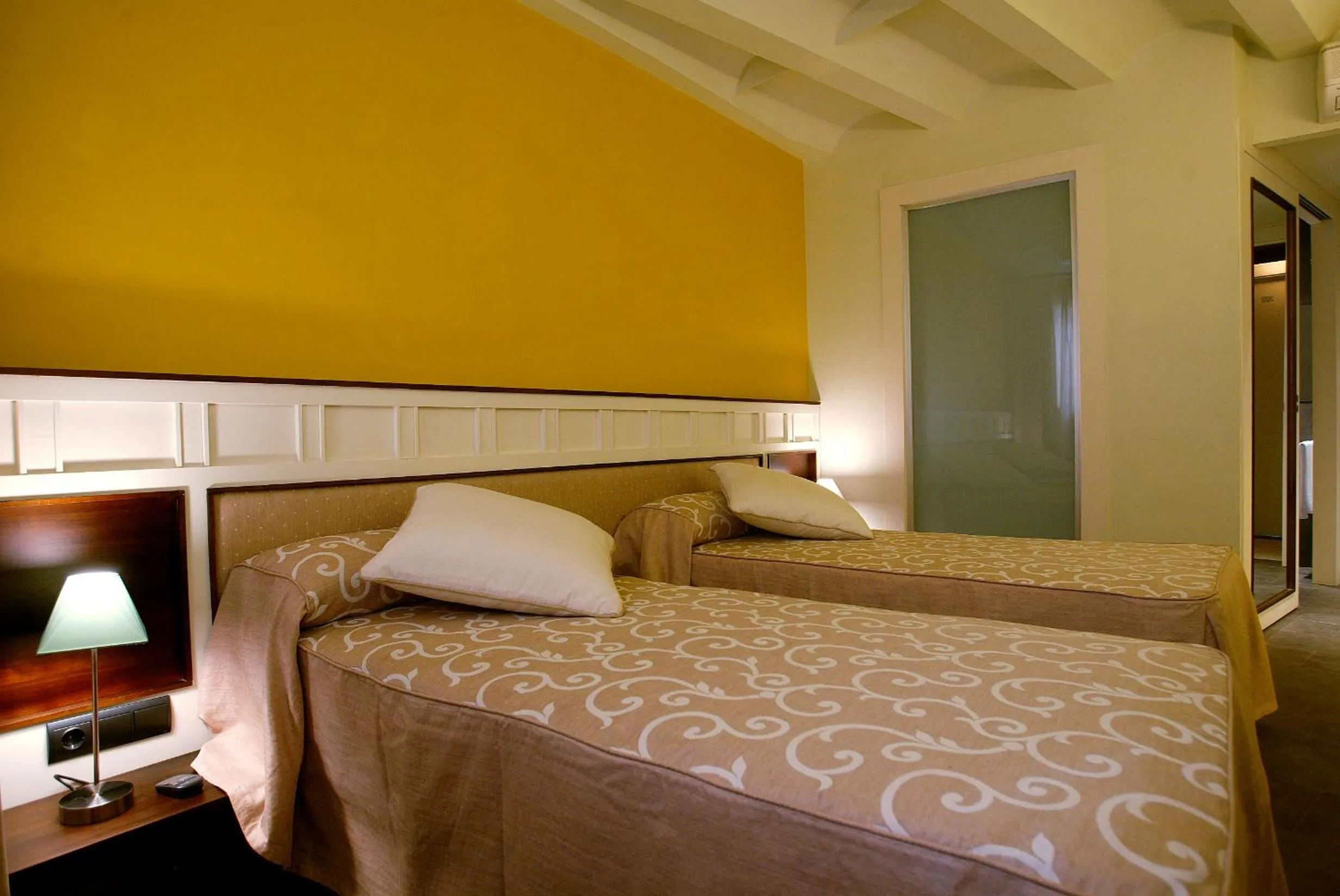 Photo of the whole room, Bed in Hotel La Fonda Moreno