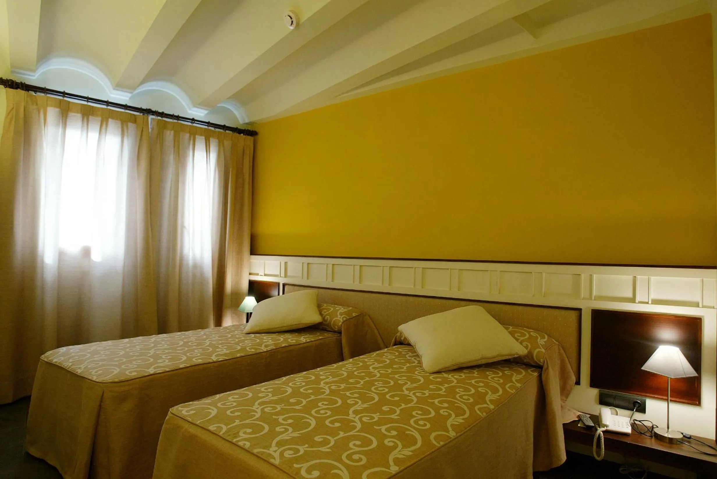 Bedroom, Bed in Hotel La Fonda Moreno