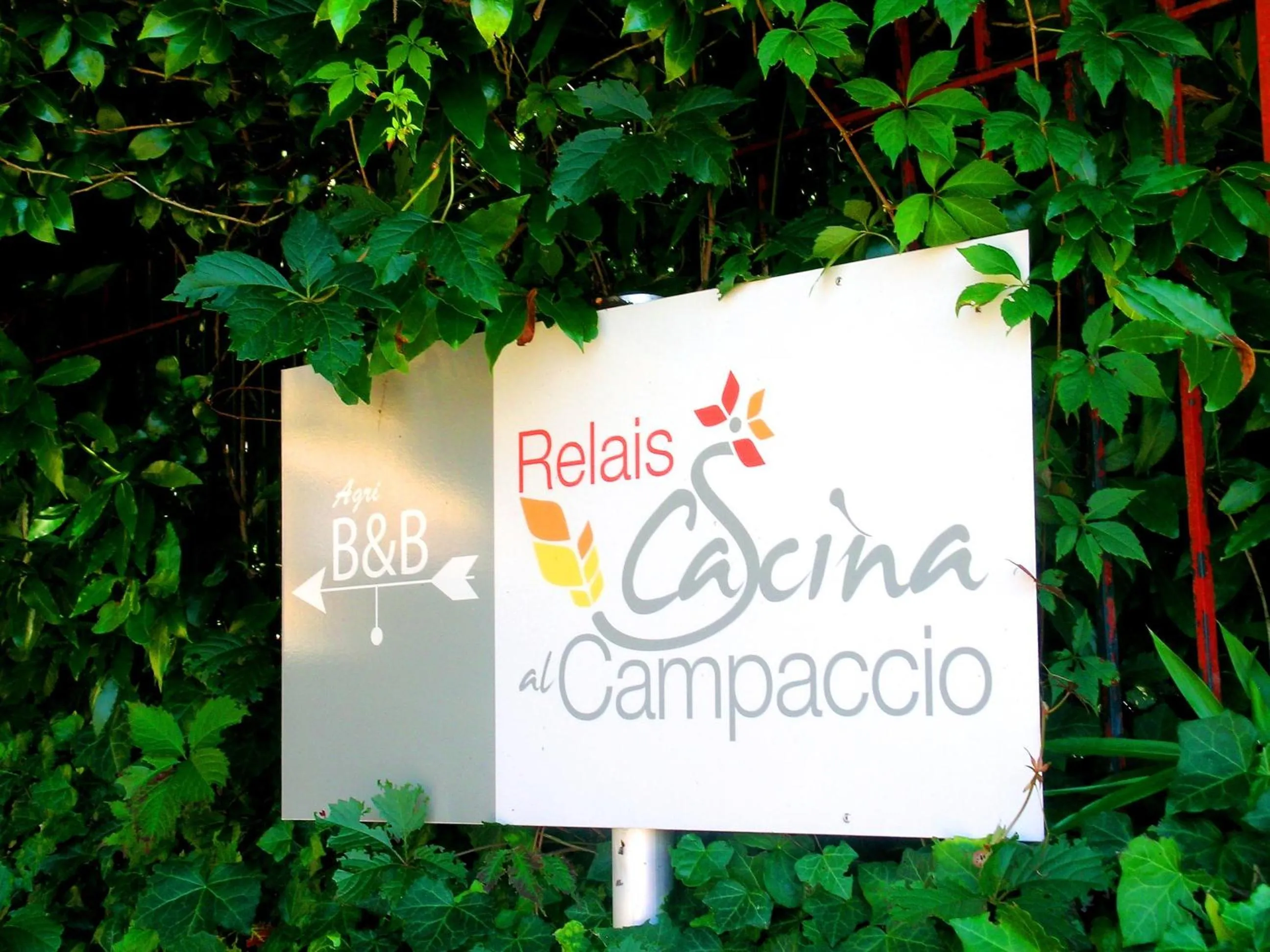 Facade/entrance in B&B Relais Cascina al Campaccio