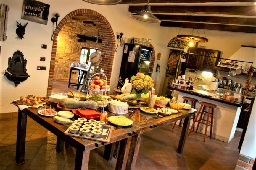Food and drinks in B&B Relais Cascina al Campaccio