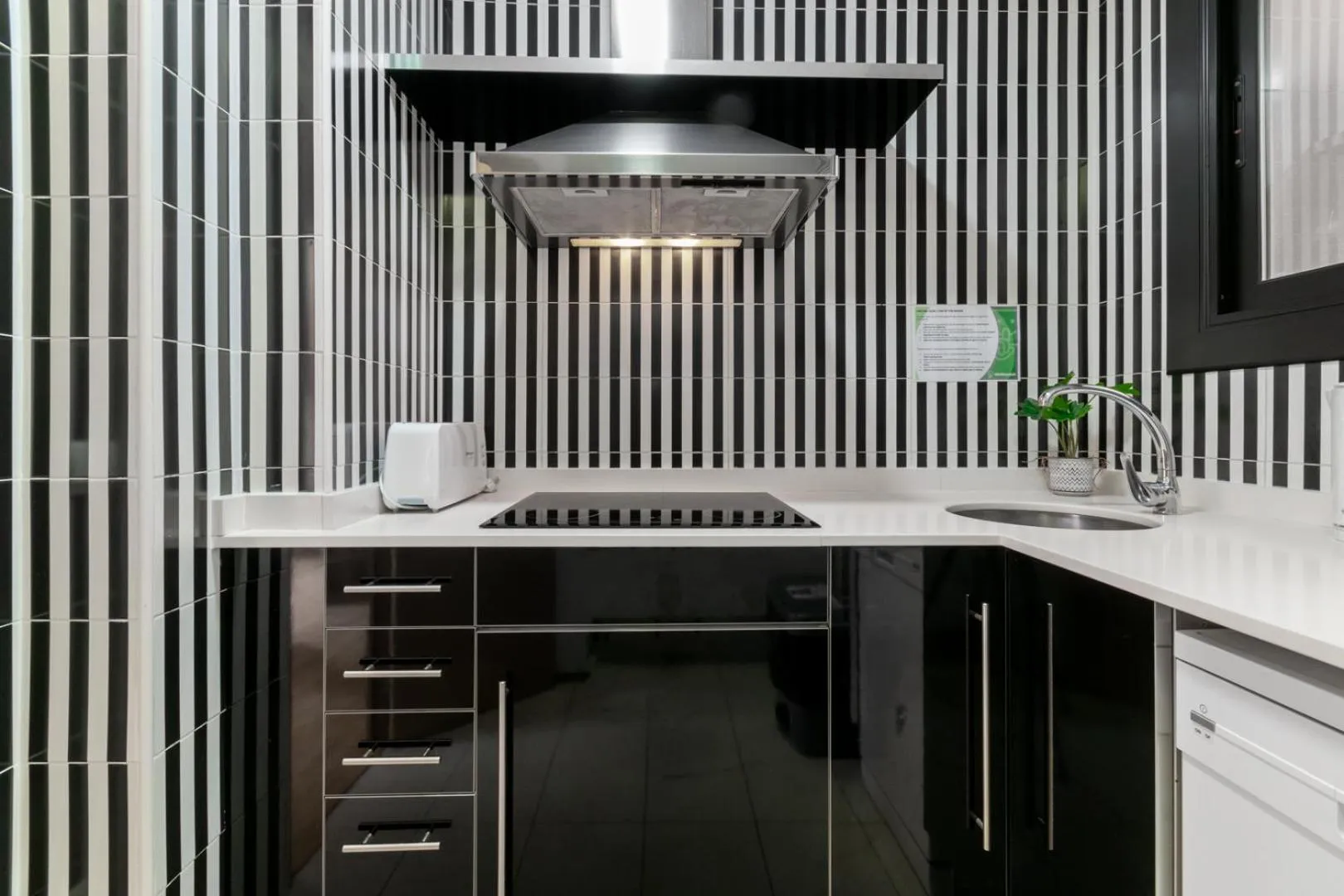 Kitchen or kitchenette in Suite Home Sagrada Familia