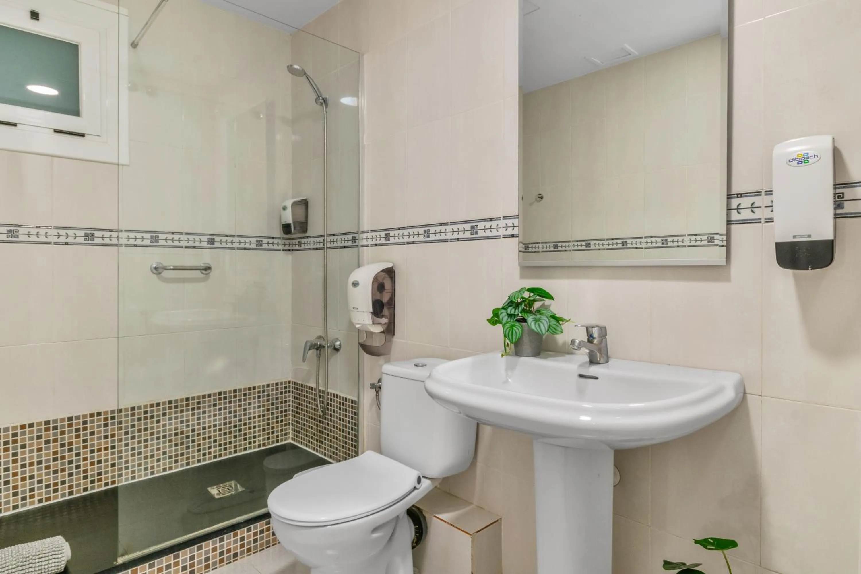 Shower in Suite Home Sagrada Familia