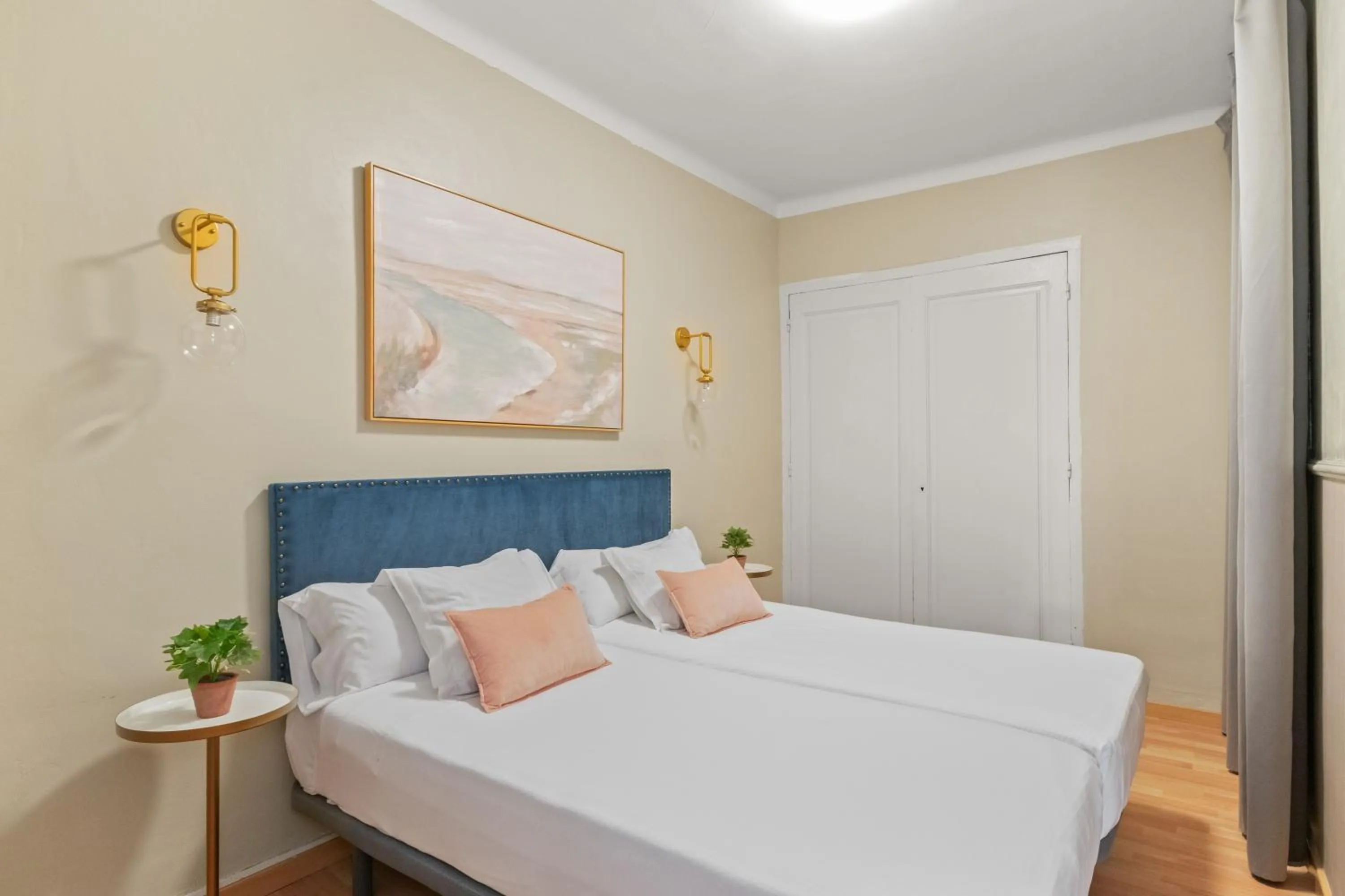 Bed in Suite Home Sagrada Familia