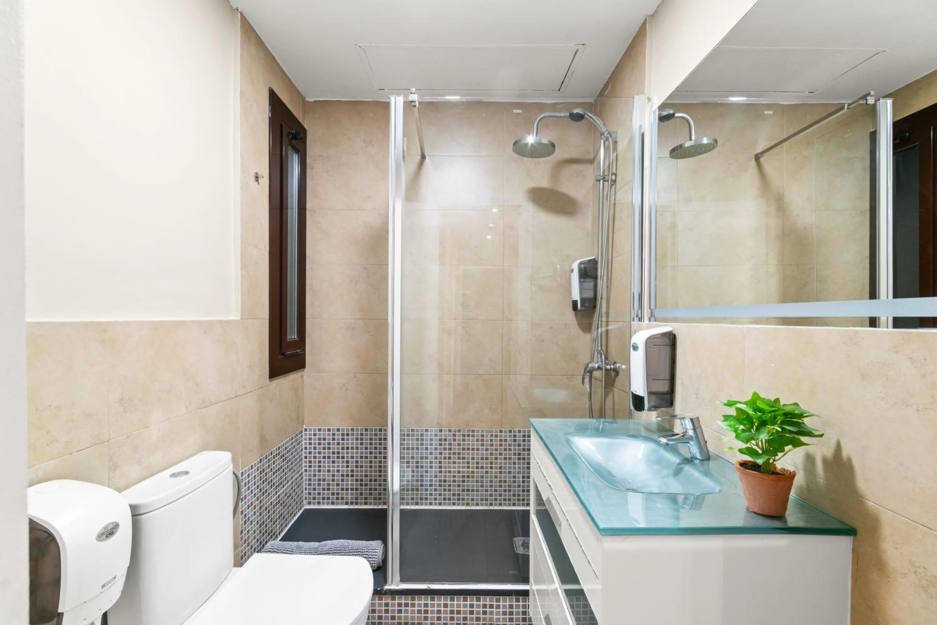 Shower in Suite Home Sagrada Familia