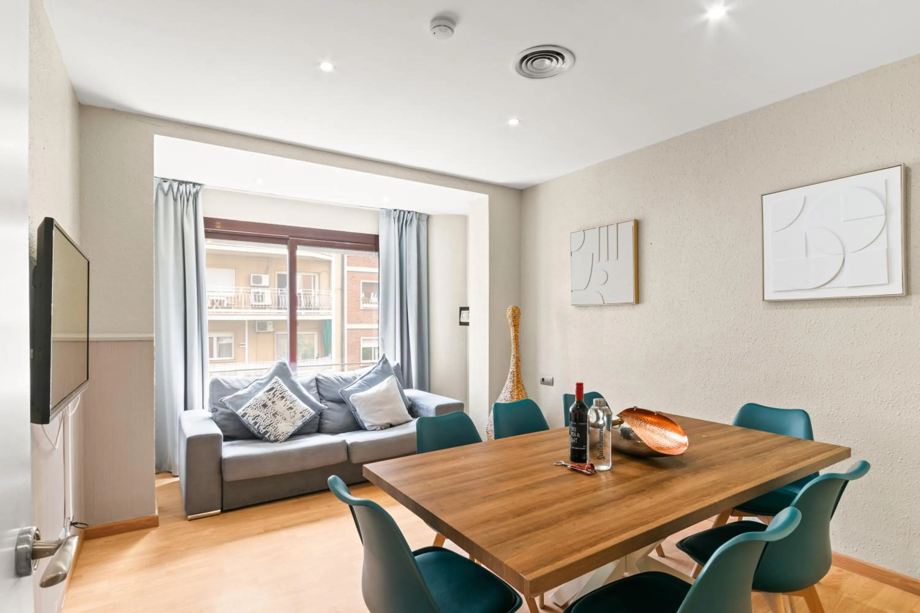 TV and multimedia in Suite Home Sagrada Familia