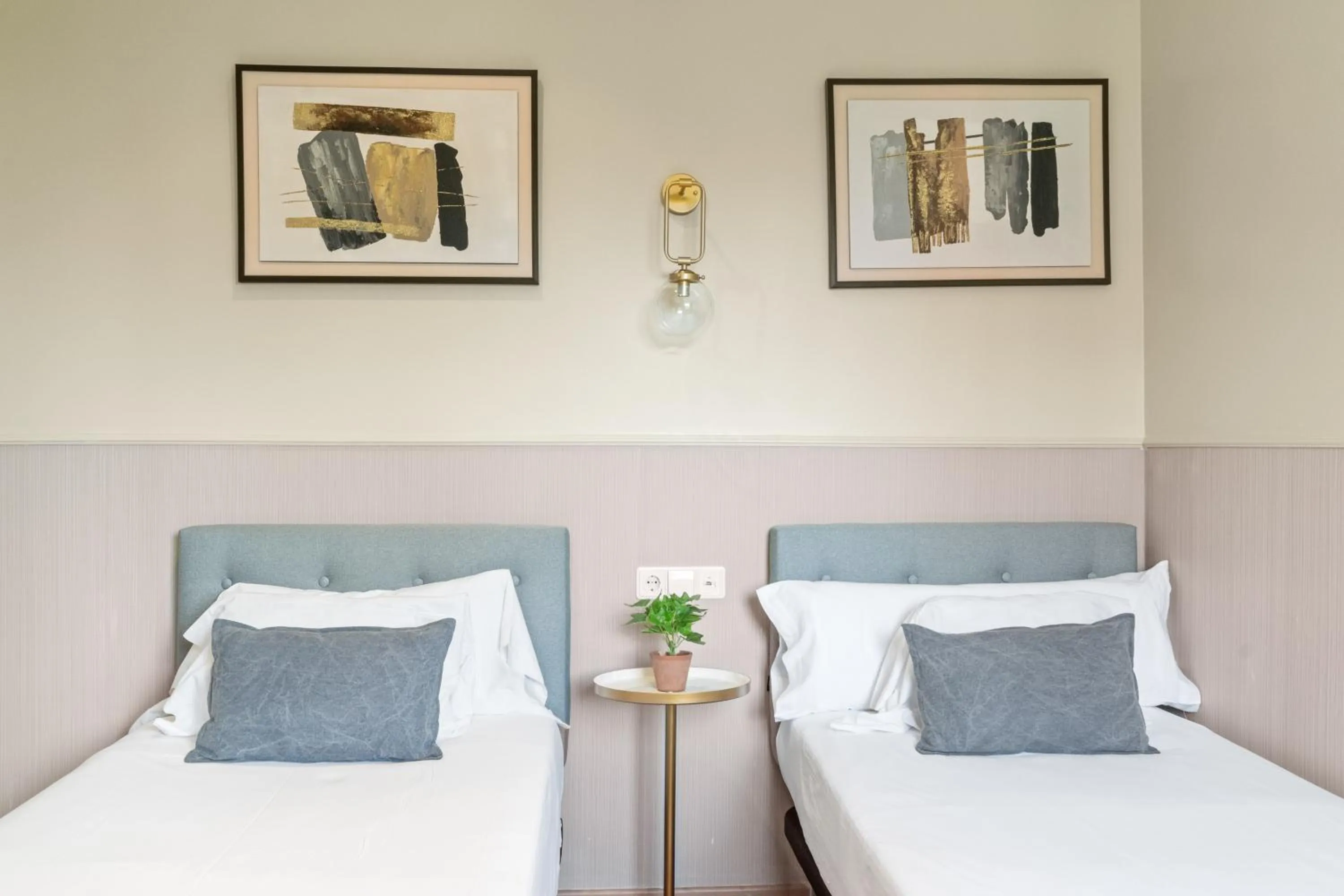 Bedroom, Bed in Suite Home Sagrada Familia