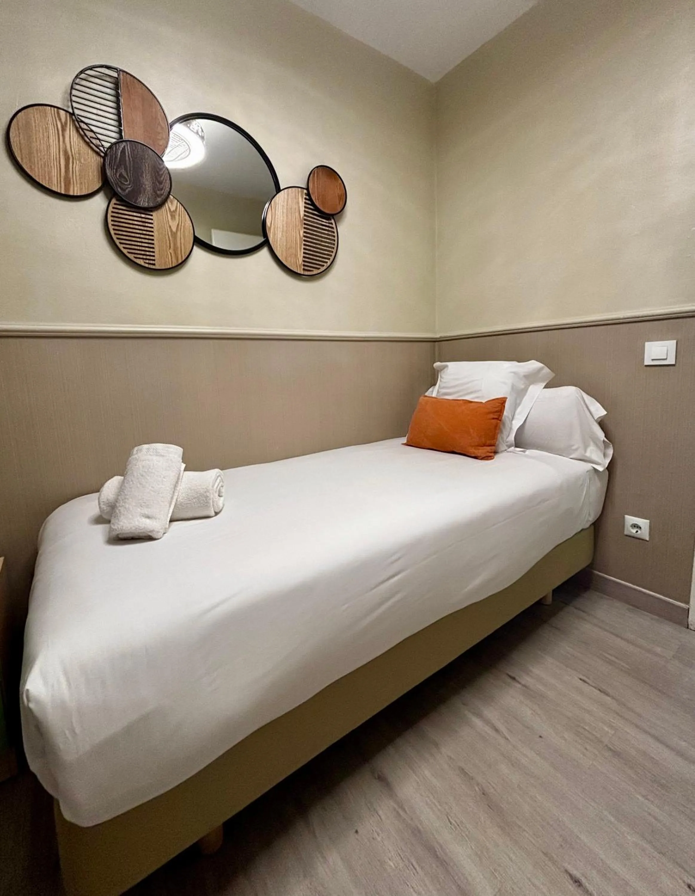 Bedroom, Bed in Suite Home Sagrada Familia