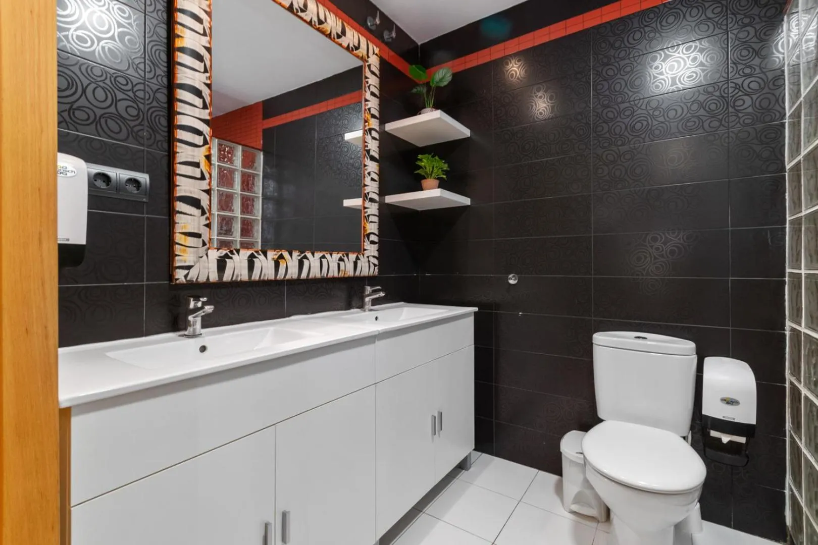 Shower in Suite Home Sagrada Familia