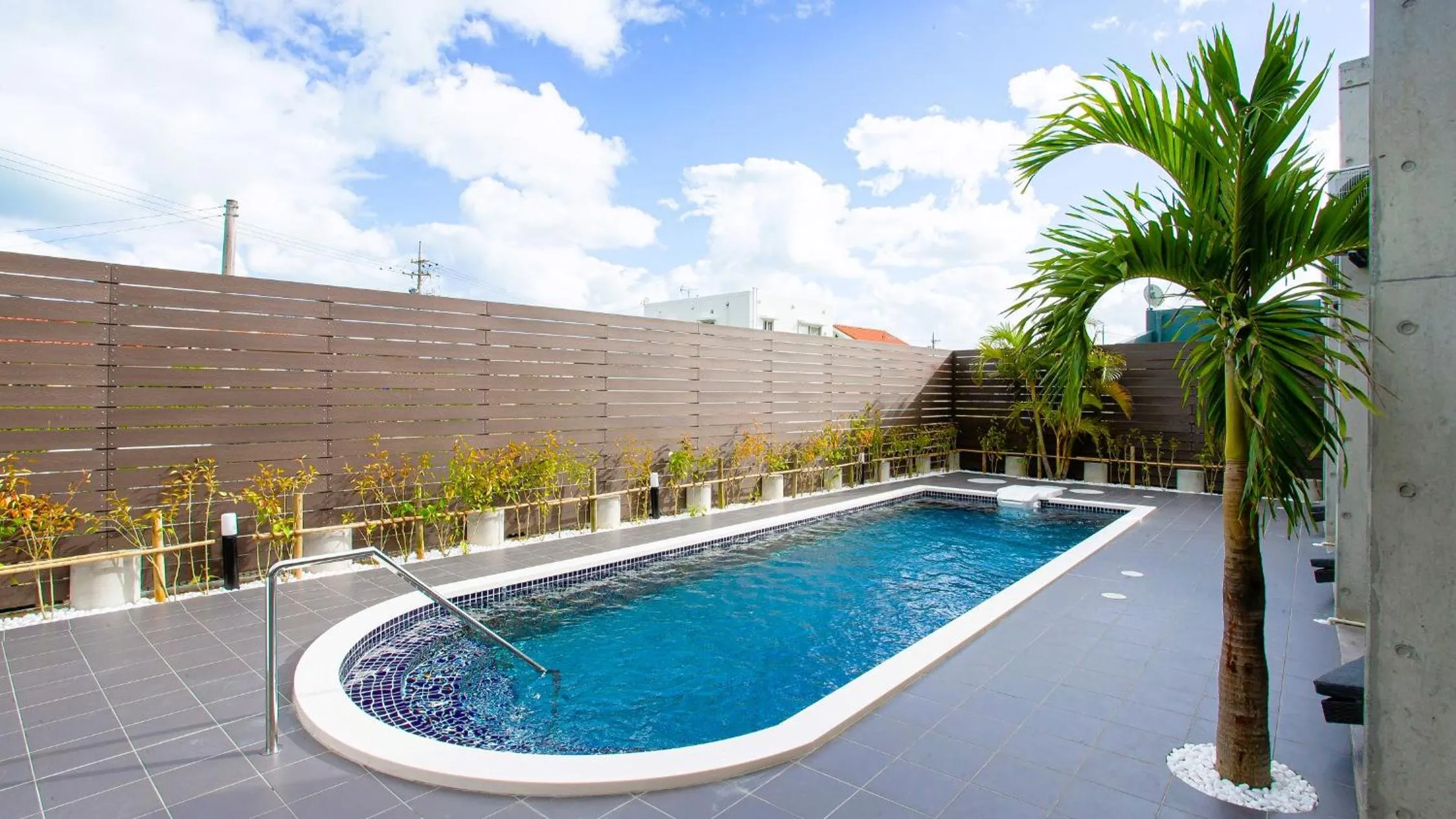Swimming pool in Sumuide Terrace H