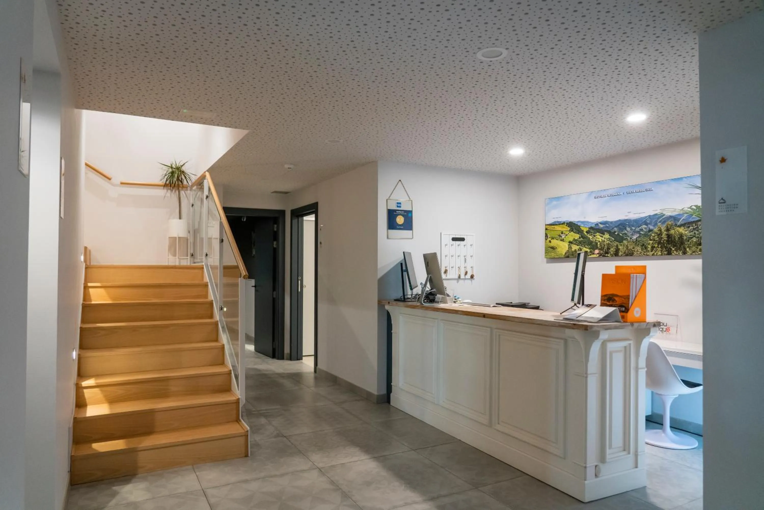 Lobby or reception in IXUA Hotela