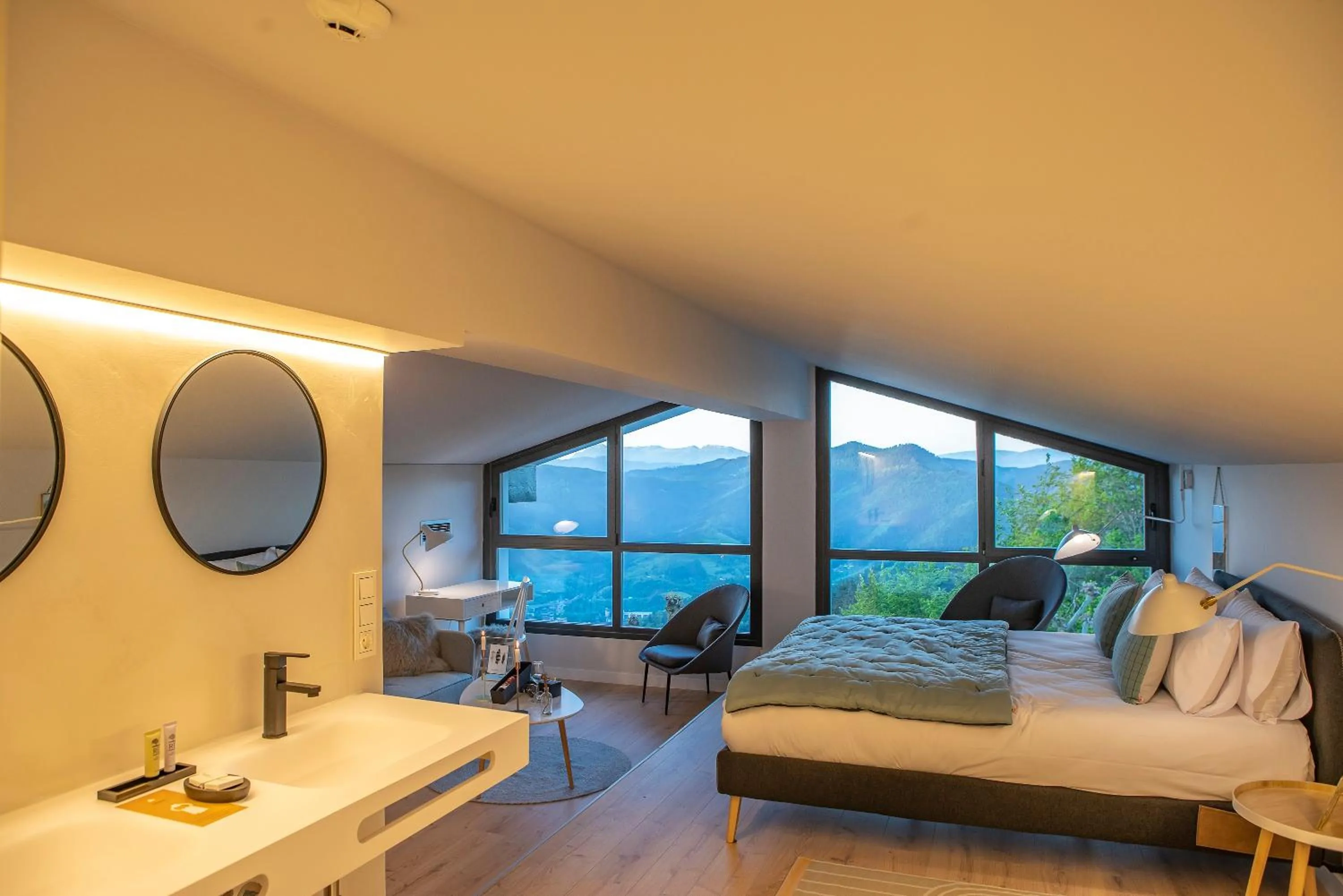 Photo of the whole room, Bed in IXUA Hotela