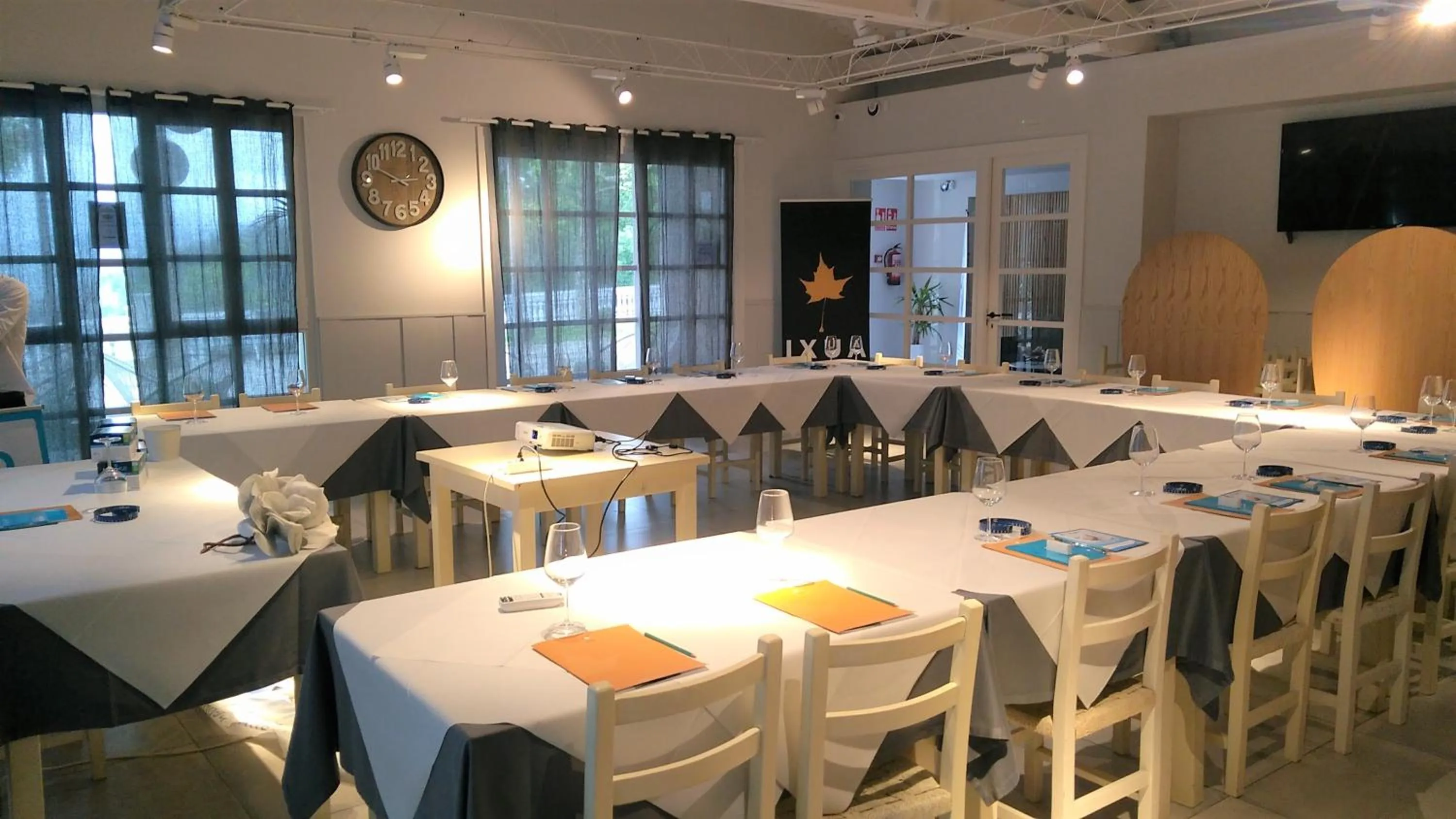 Business facilities in IXUA Hotela