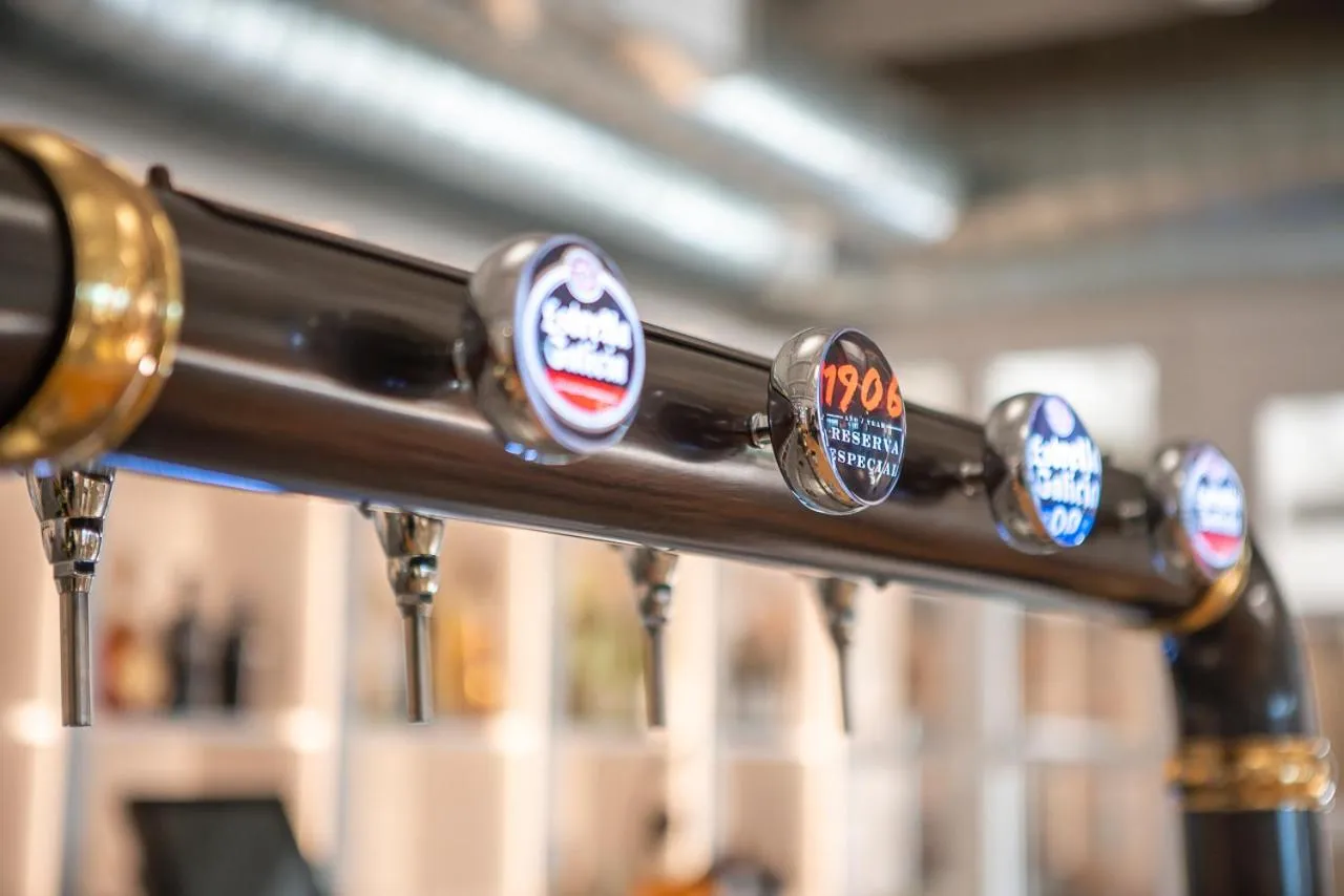 Lounge or bar in IXUA Hotela