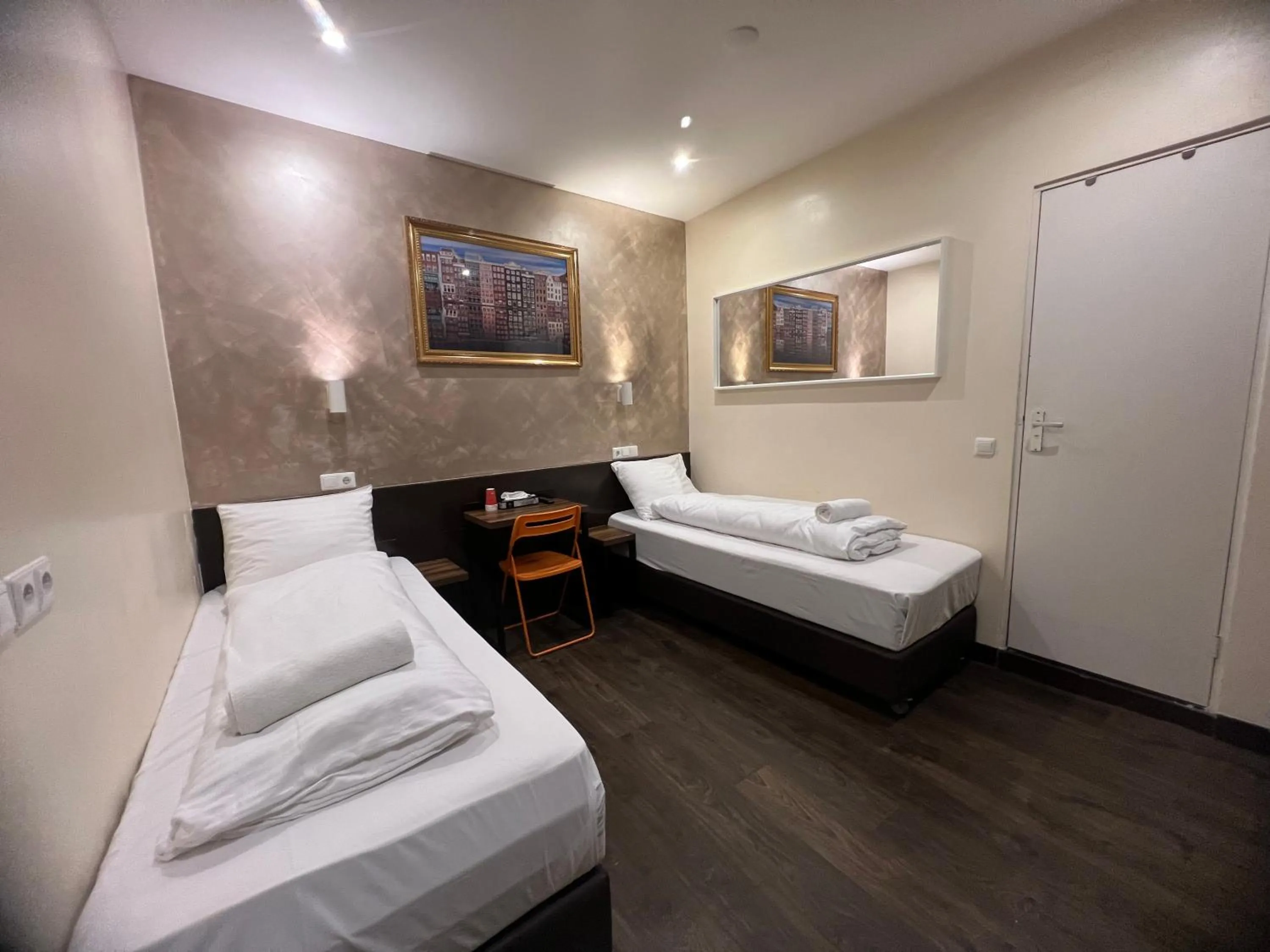 Bedroom, Bed in Dam Hotel