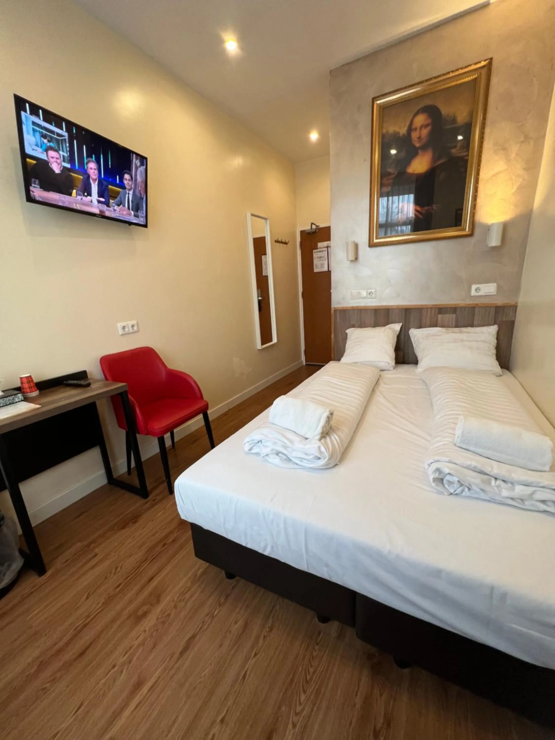 TV and multimedia, Bed in Dam Hotel