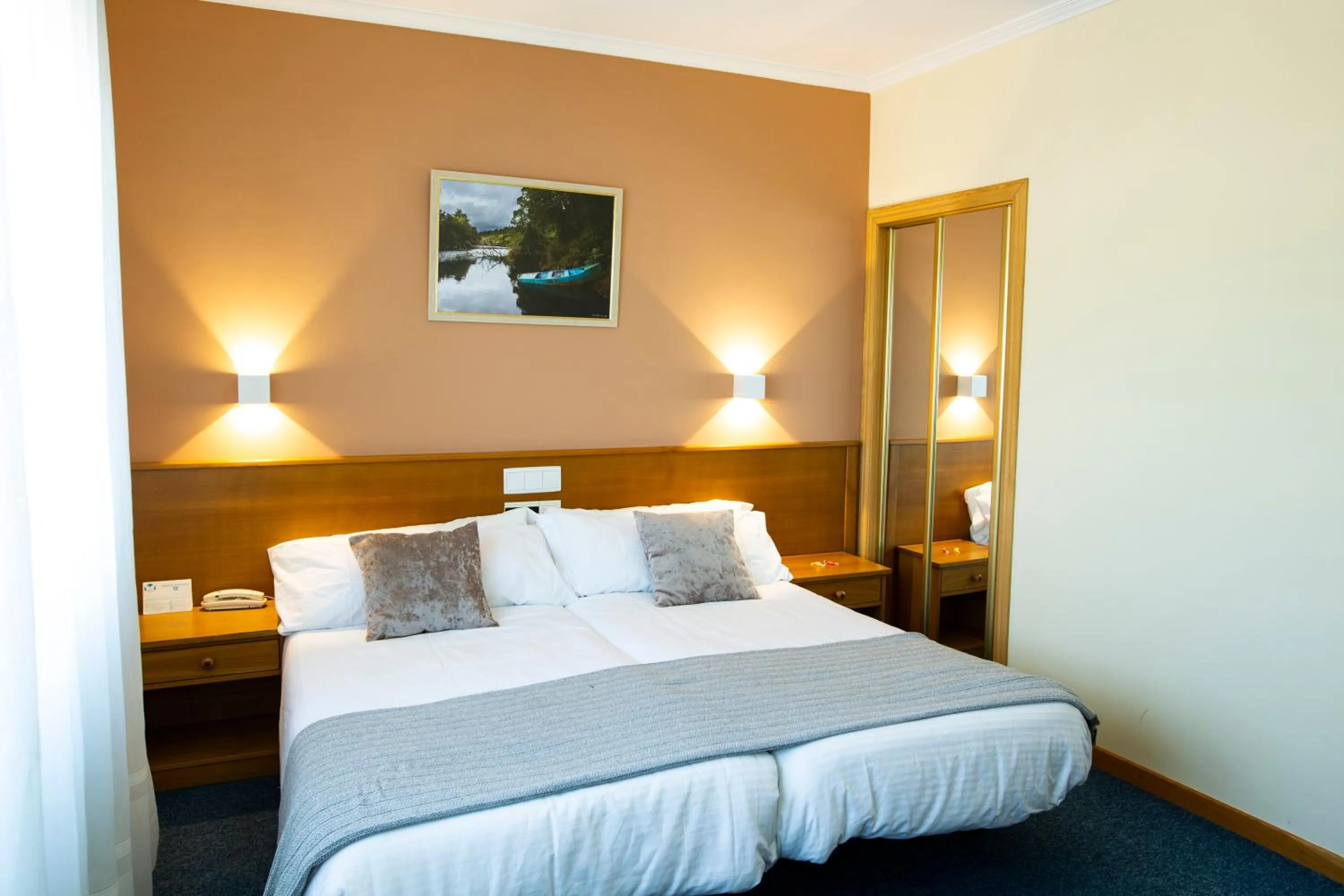 Photo of the whole room in Hotel Rosalía