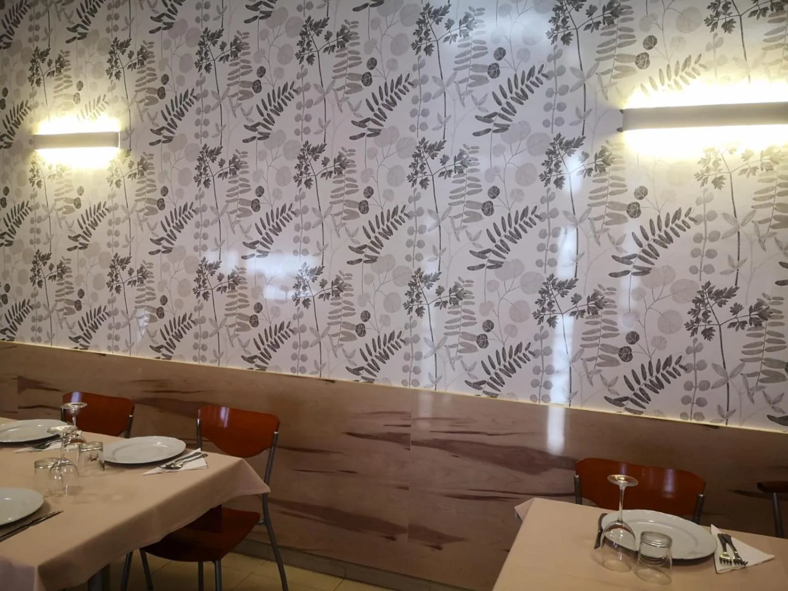 Restaurant/places to eat in Hotel Rosalía