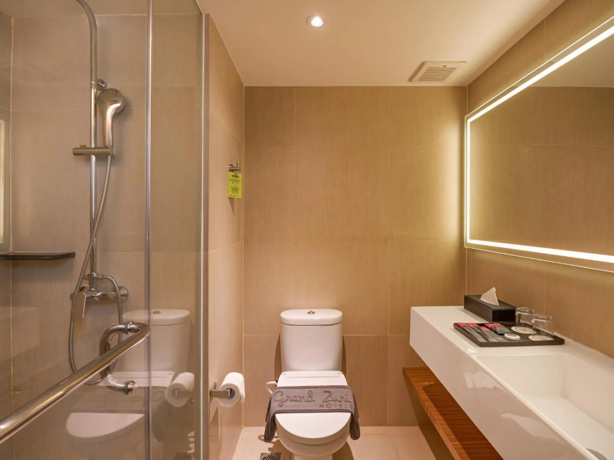 Shower in Grand Zuri Pekanbaru