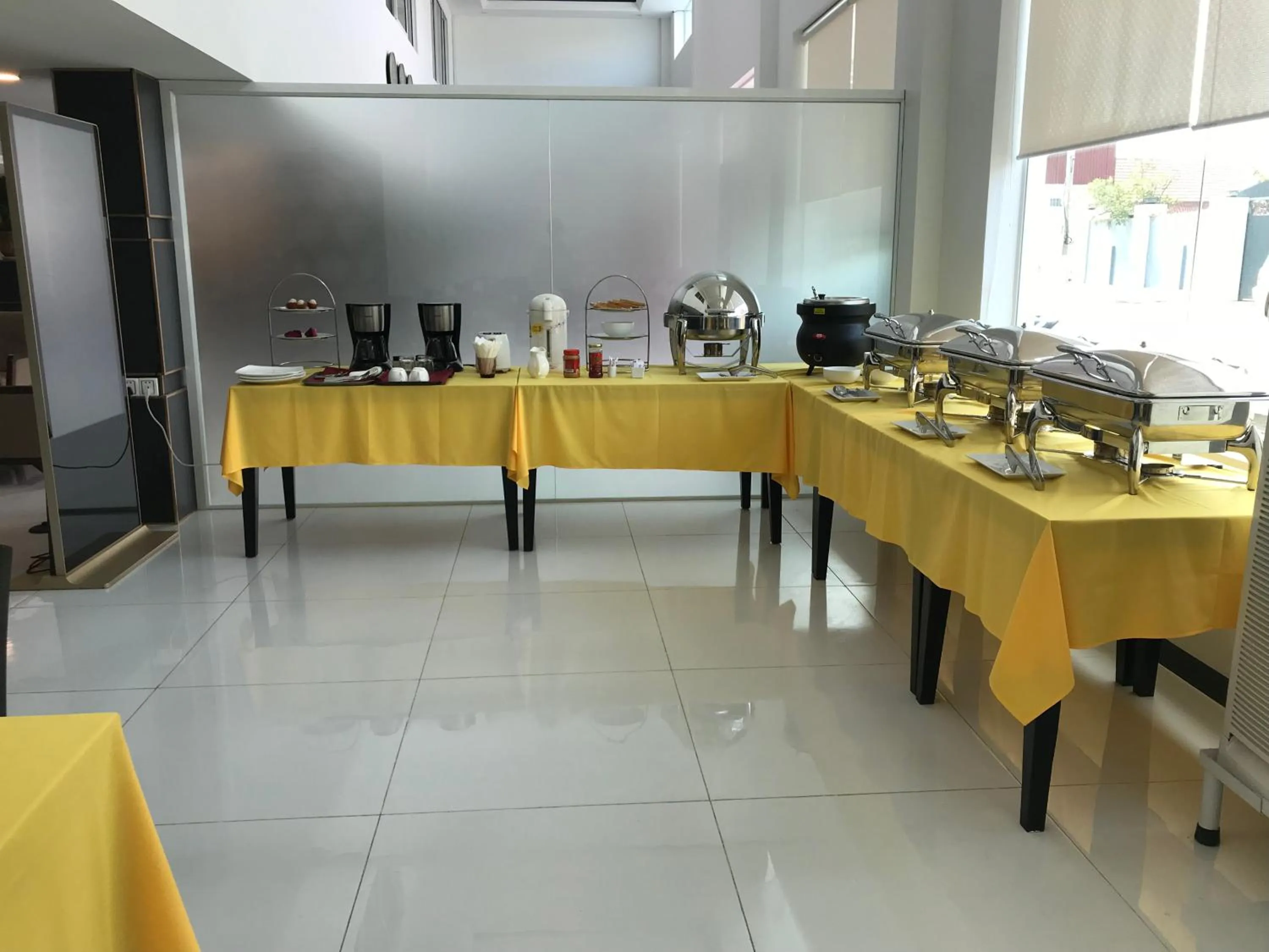 Restaurant/places to eat in Apple Hotel Two - Near Phnom Penh Airport