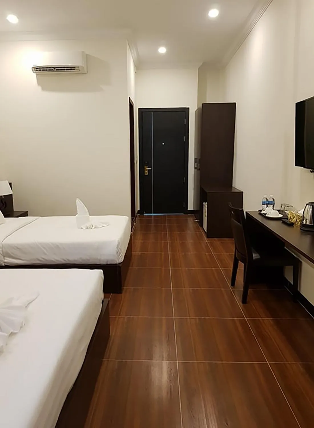 Photo of the whole room, Bed in Apple Hotel Two - Near Phnom Penh Airport