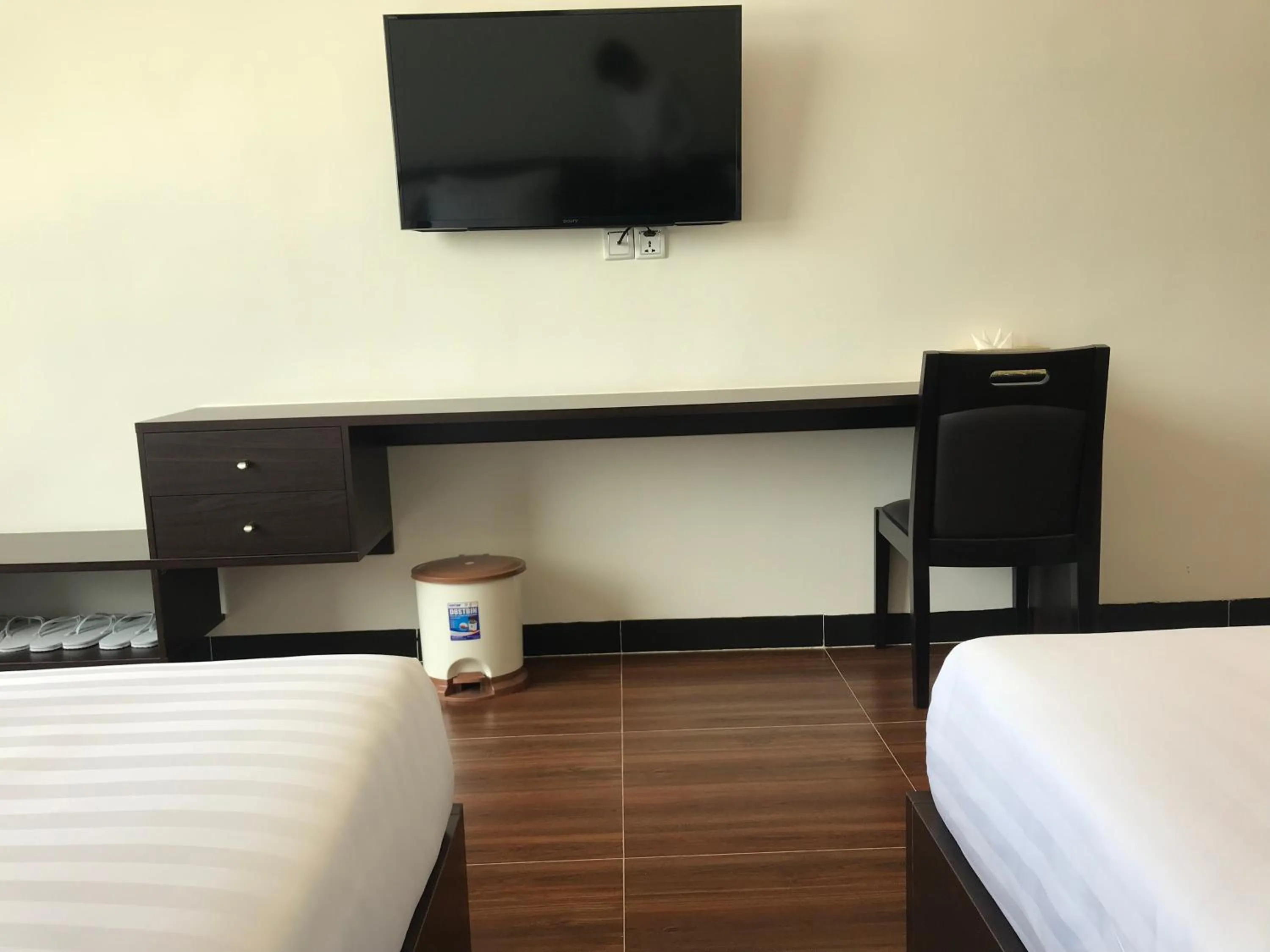 TV and multimedia, Bed in Apple Hotel Two - Near Phnom Penh Airport