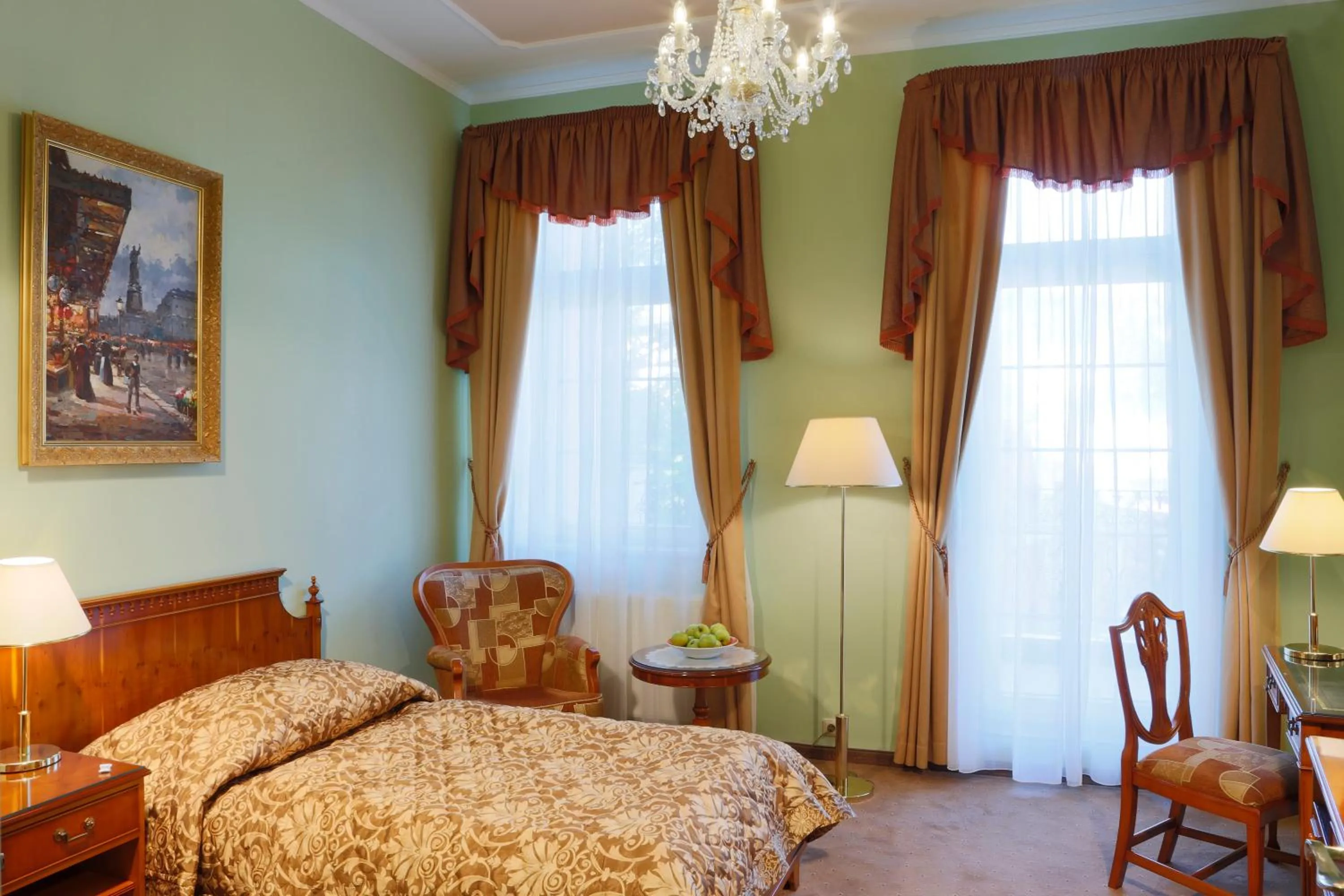 Photo of the whole room, Bed in Bristol Georgy House