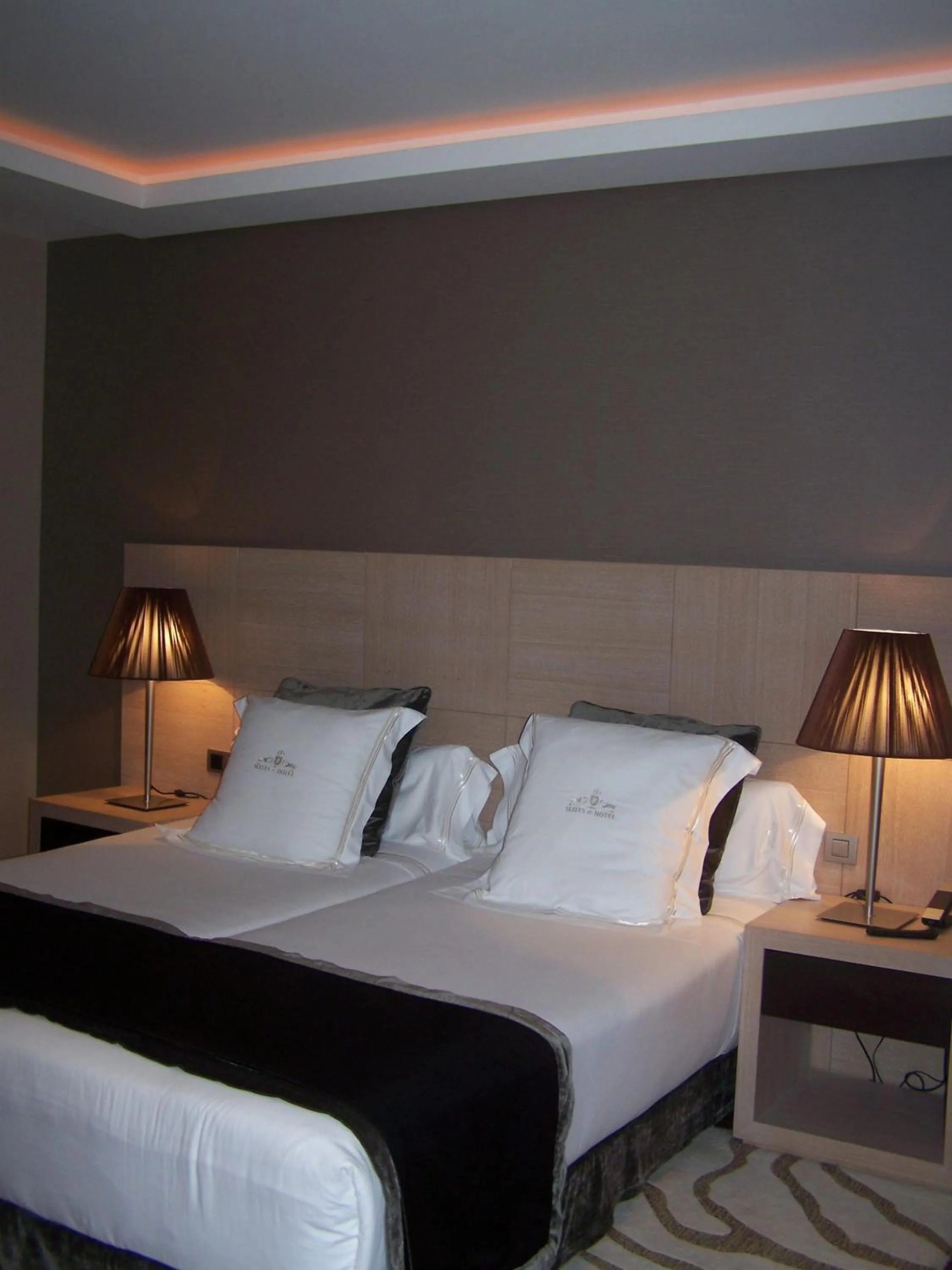 Bed in Washington Parquesol Suites & Hotel